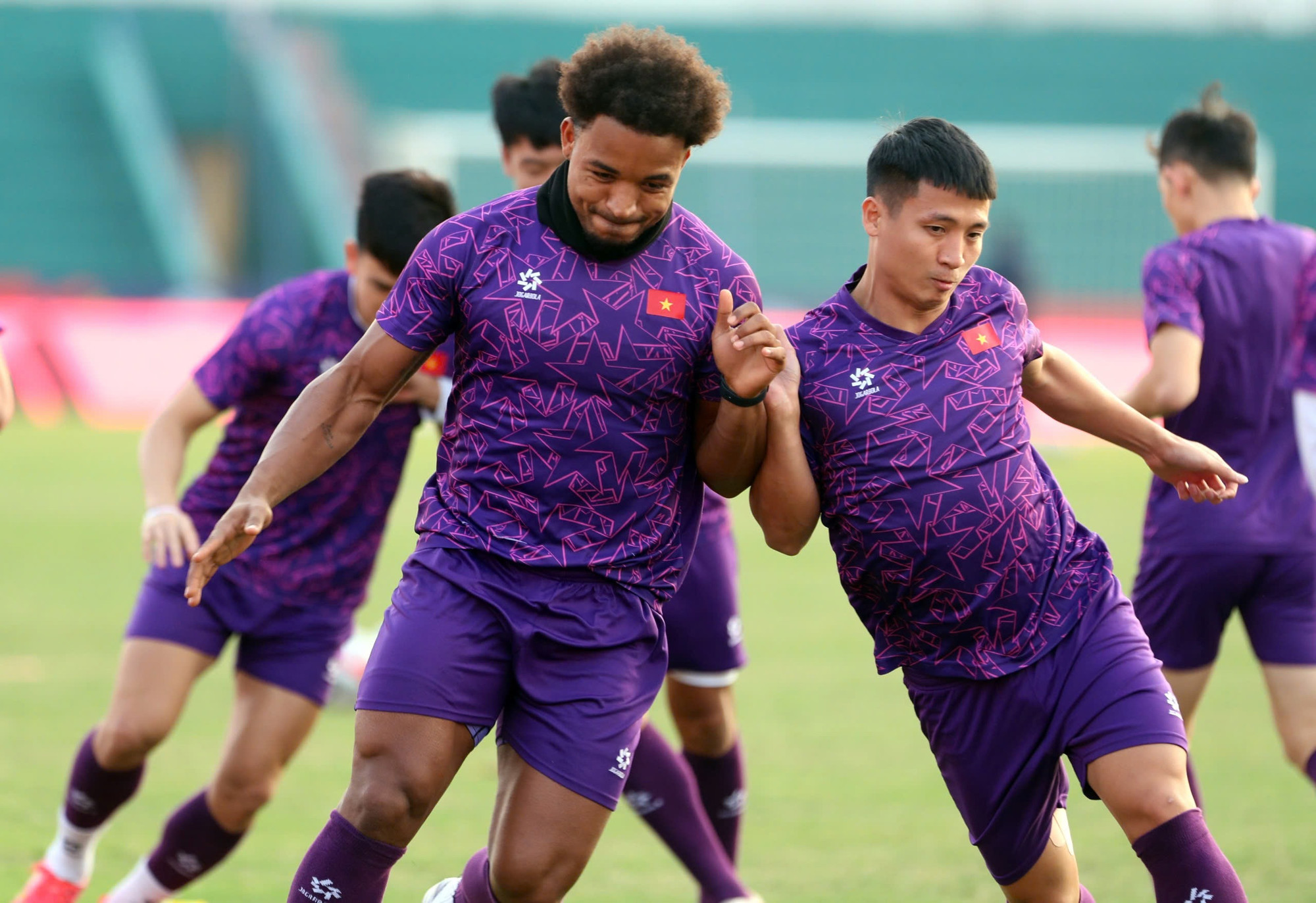 Bài tập nhằm giúp các cầu thủ nâng cao khả năng áp sát. Bài tập nhằm giúp các cầu thủ nâng cao khả năng áp sát.