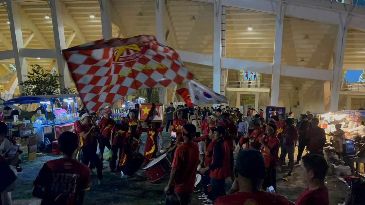 Người hâm mộ mong muốn các cầu hãy chơi cống hiến và dành tặng những bàn thắng đẹp cho người hâm mộ.