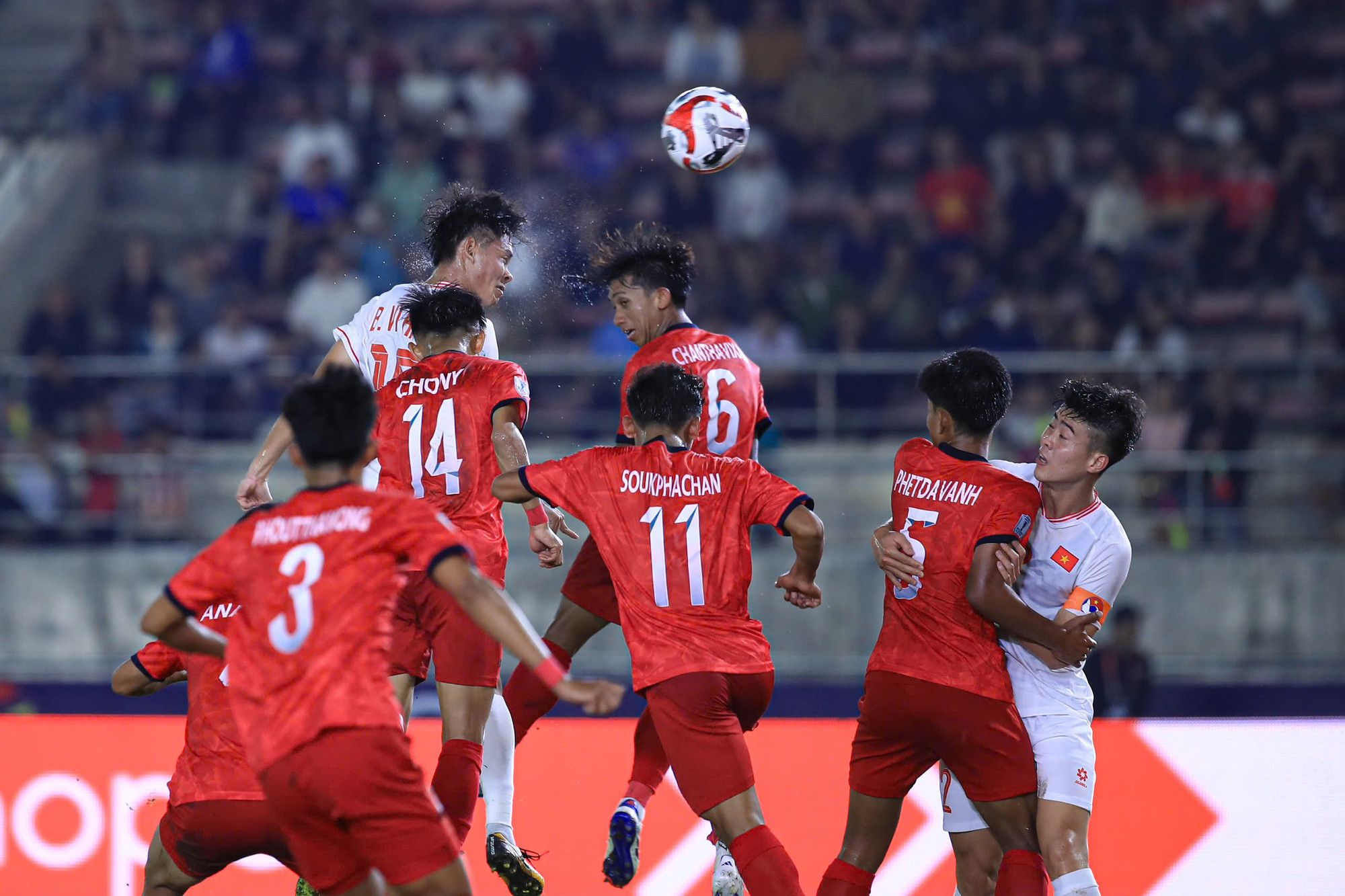 Hiệp 1 khép lại mà không có bàn thắng nào được ghi.