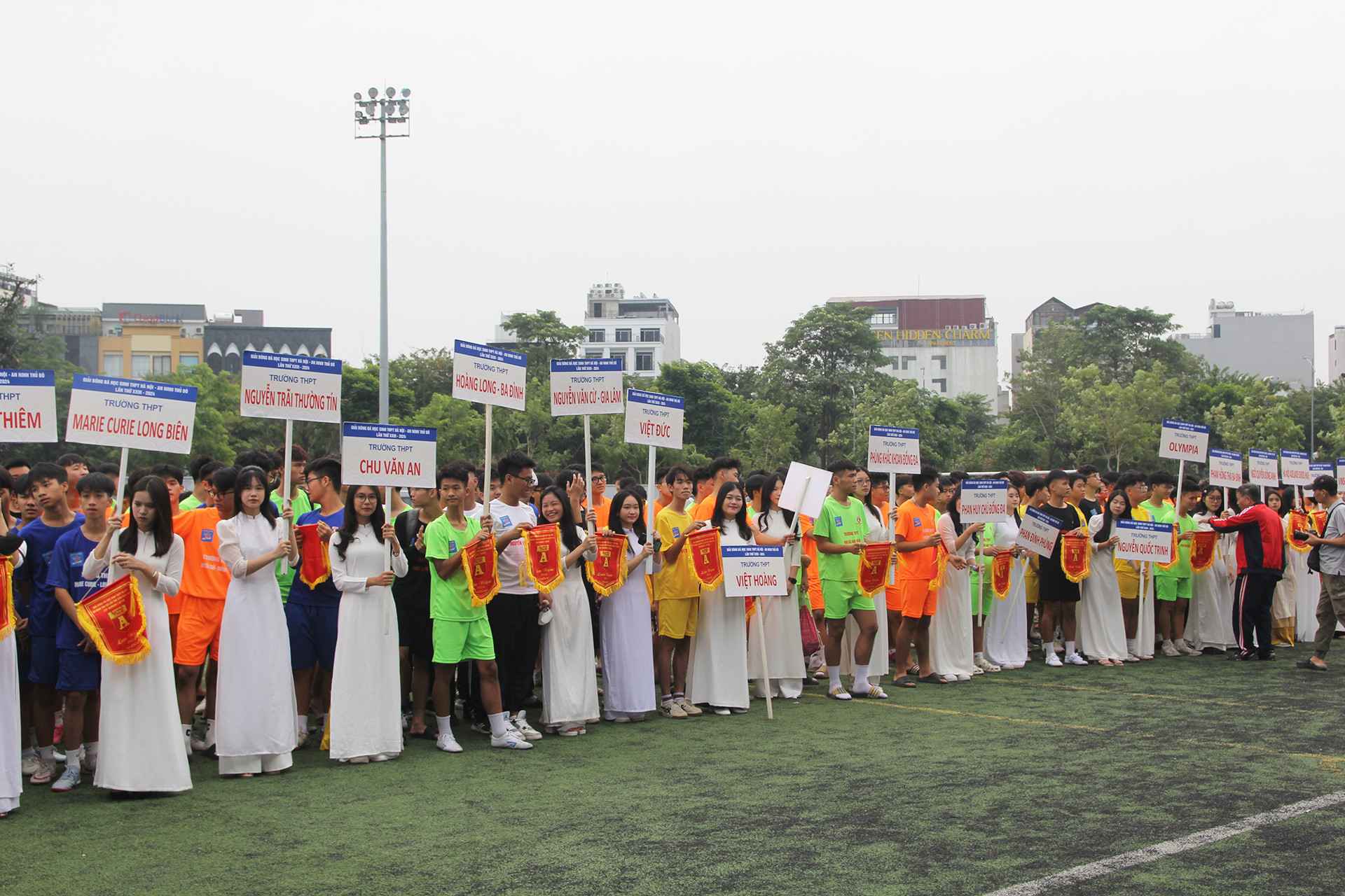 Đội vô địch sẽ nhận Cúp, Huy chương Vàng và tiền thưởng 20 triệu đồng. Trong khi đó, đội đoạt giải Nhì nhận Huy chương Bạc và 16 triệu đồng, đội đoạt giải Ba nhận Huy chương Đồng và 12 triệu đồng.