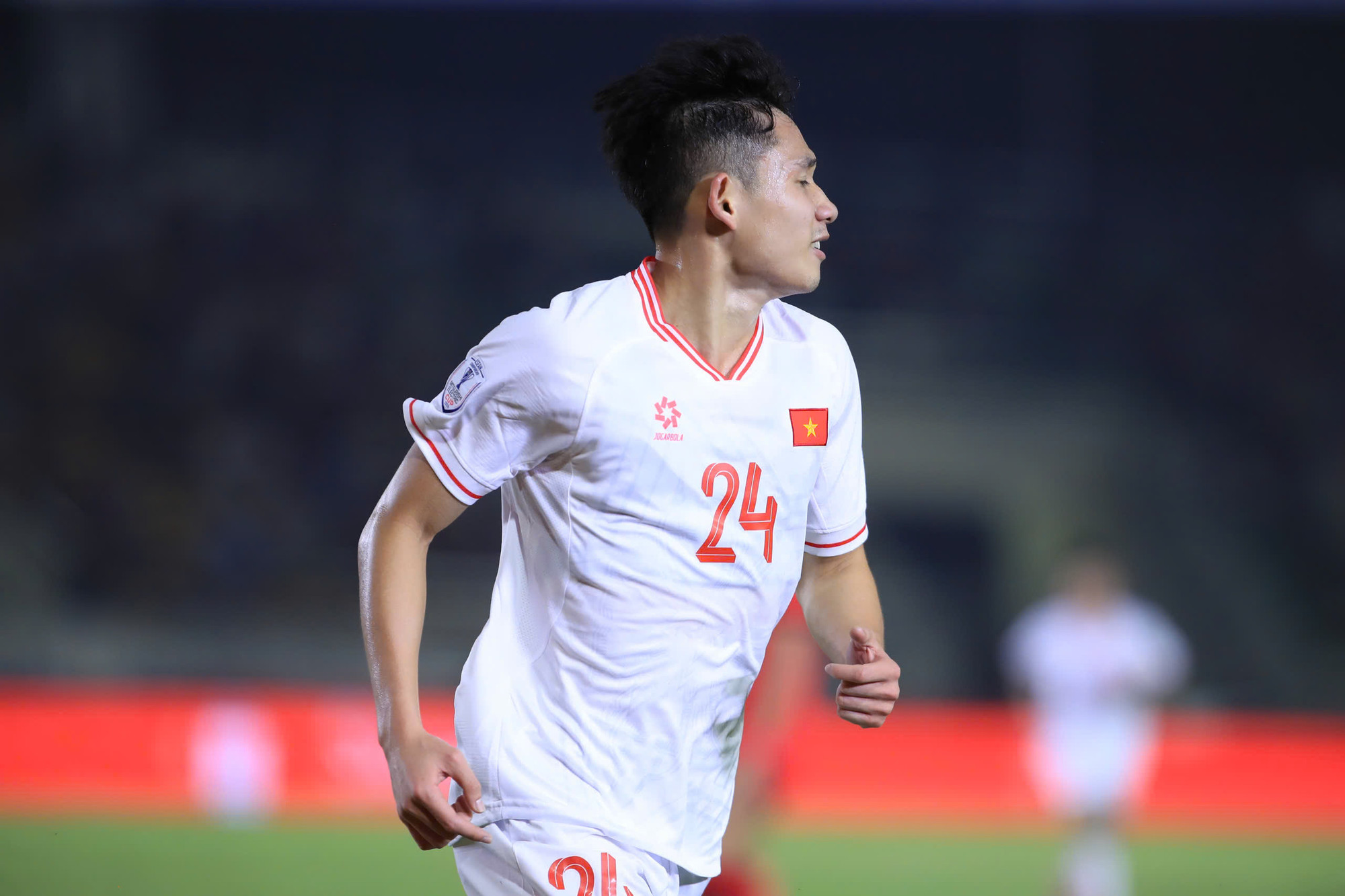 Phút 58, Hai Long bắt vô lê bằng chân trái để ghi bàn mở tỷ số cho đội tuyển Việt Nam.