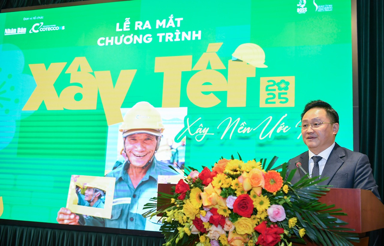 Đồng chí Phan Văn Hùng, Phó Tổng Biên tập Báo Nhân Dân phát biểu giới thiệu về chương trình Xây Tết 2025. Đồng chí Phan Văn Hùng, Phó Tổng Biên tập Báo Nhân Dân phát biểu giới thiệu về chương trình Xây Tết 2025.