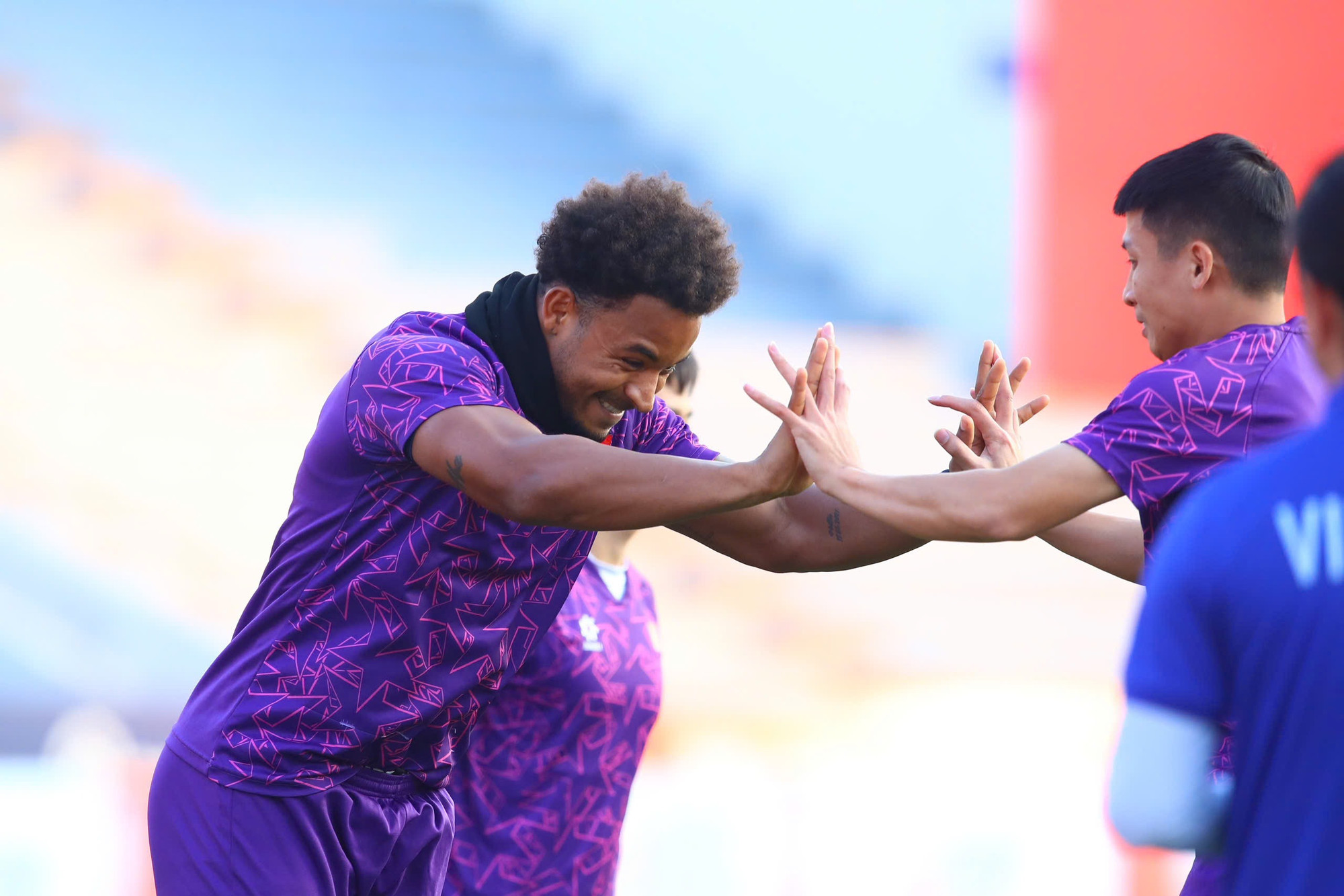 Xuân Son có tâm trạng tốt tại buổi tập. Xuân Son có tâm trạng tốt tại buổi tập.