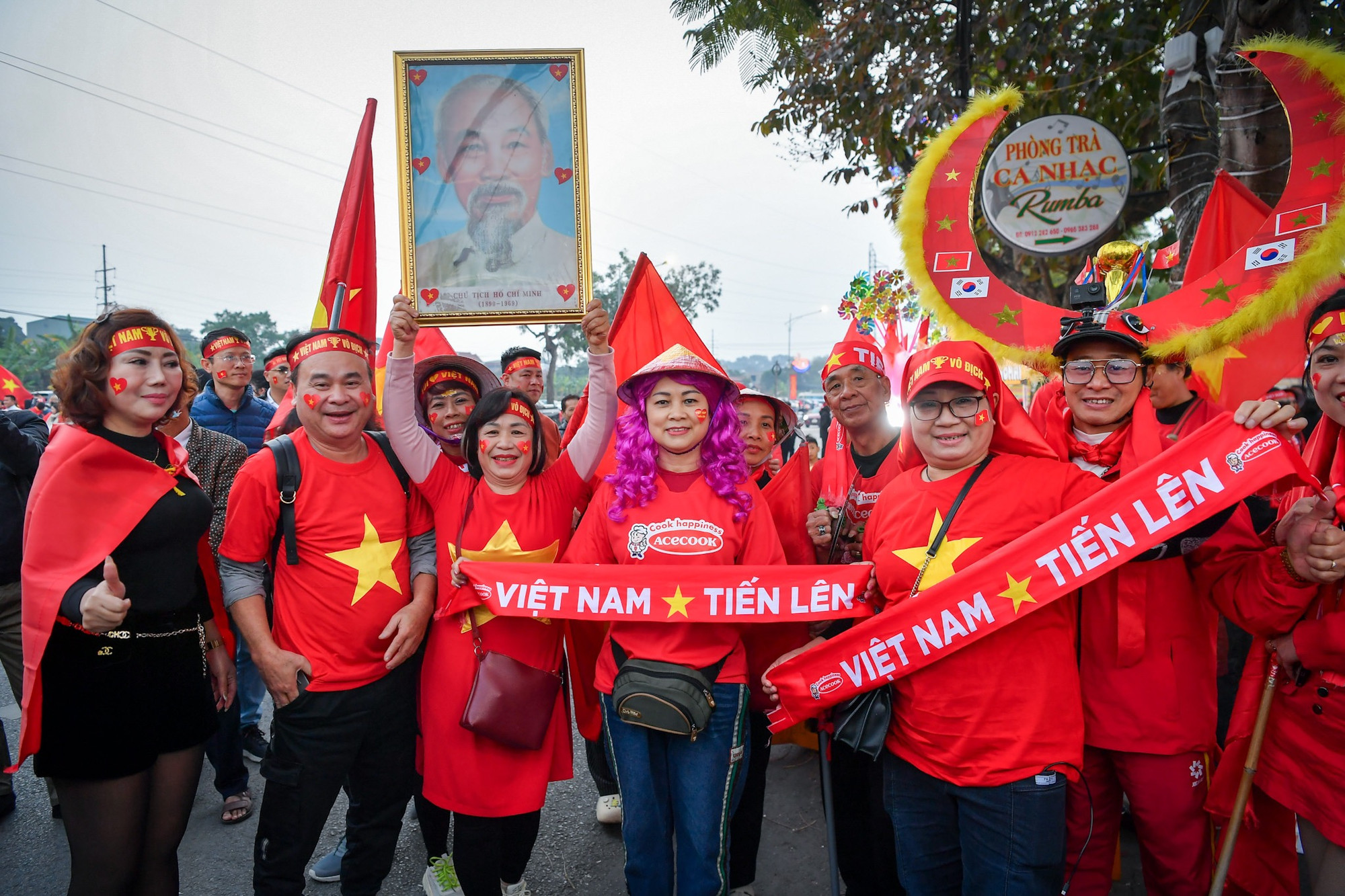Người hâm mộ hy vọng đội tuyển Việt Nam sẽ có màn trình diễn thuyết phục để giành tấm vé vào chung kết.