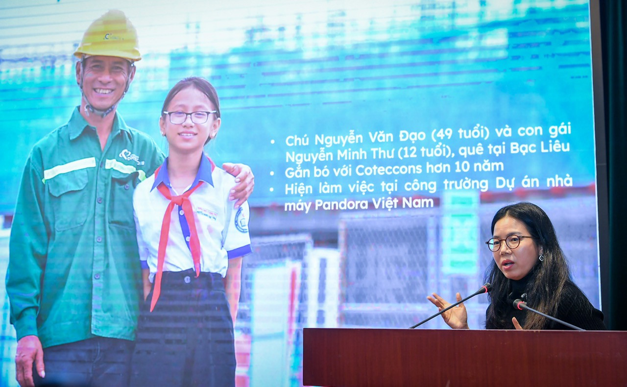 Bà Nguyễn Trình Thùy Trang, Phó Tổng Giám đốc Coteccons phát biểu. Bà Nguyễn Trình Thùy Trang, Phó Tổng Giám đốc Coteccons phát biểu.