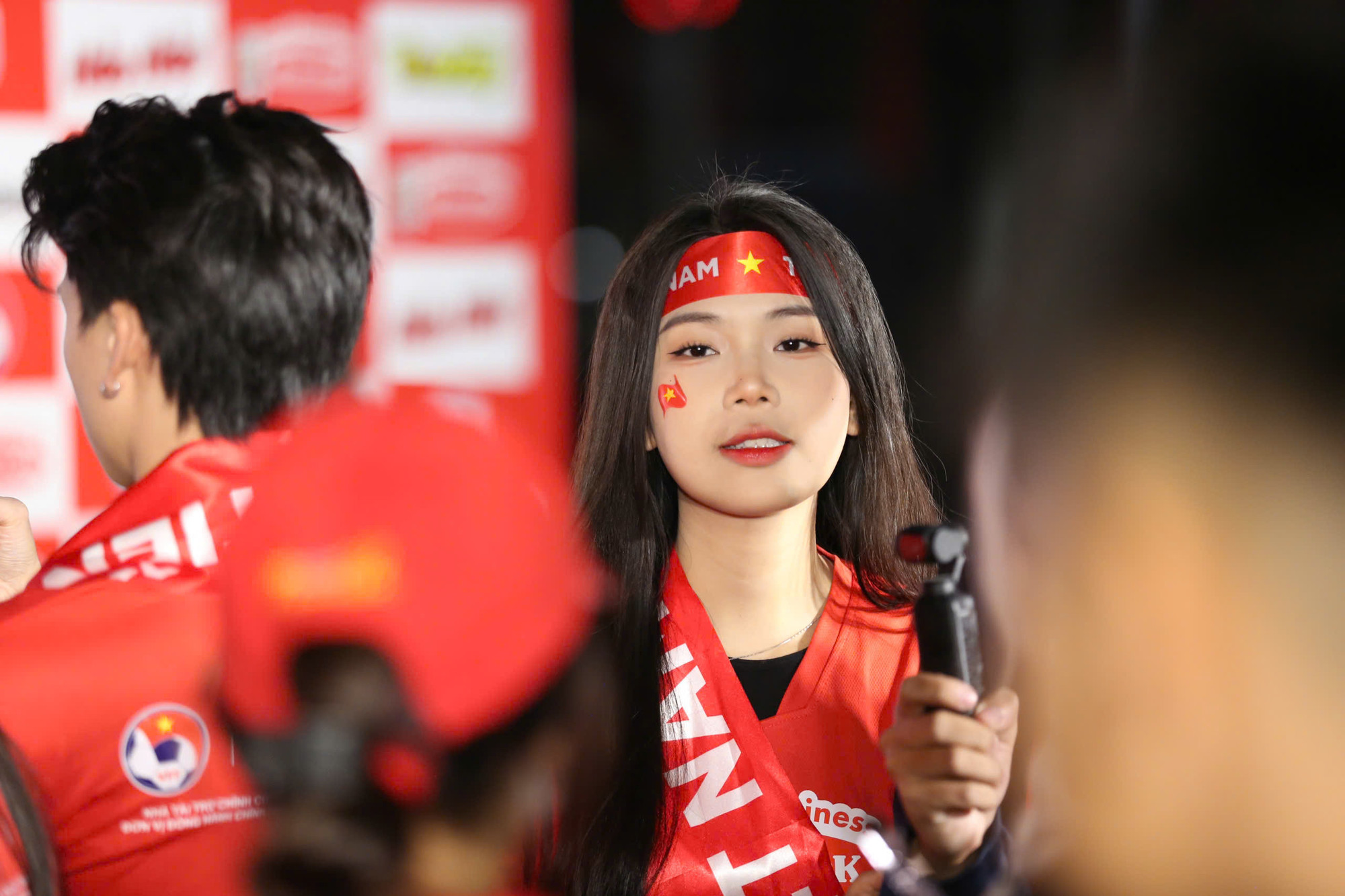 Trong hàng nghìn người hâm mộ, có rất nhiều các bạn nữ.