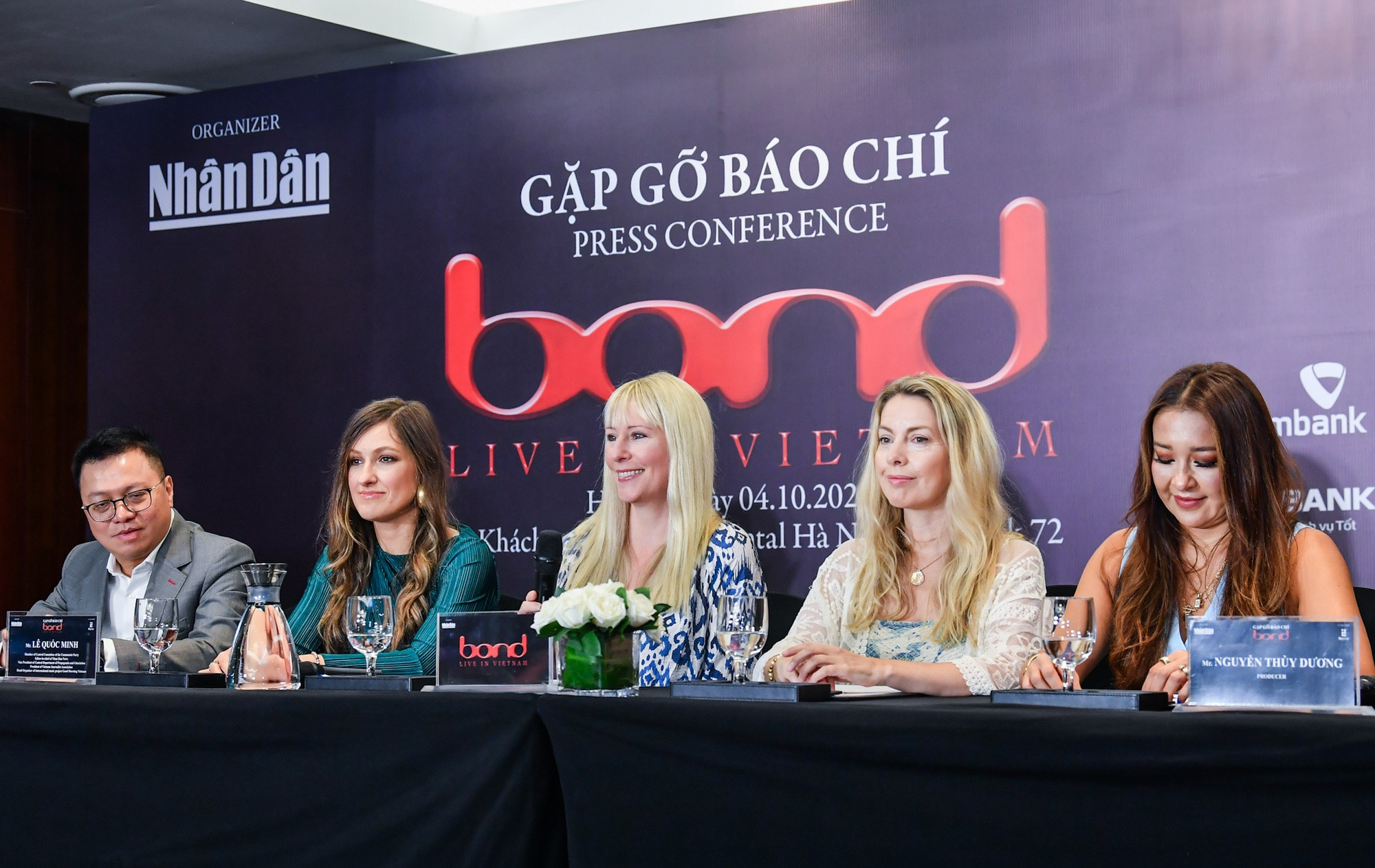 Trước khi quay lại Việt Nam biểu diễn trong khuôn khổ chương trình "Bond Live in Vietnam”, nhóm đã từng diễn cùng nhiều nghệ sĩ khác trong các show diễn chung vào năm 2015 và 2016. Trước khi quay lại Việt Nam biểu diễn trong khuôn khổ chương trình "Bond Live in Vietnam”, nhóm đã từng diễn cùng nhiều nghệ sĩ khác trong các show diễn chung vào năm 2015 và 2016.