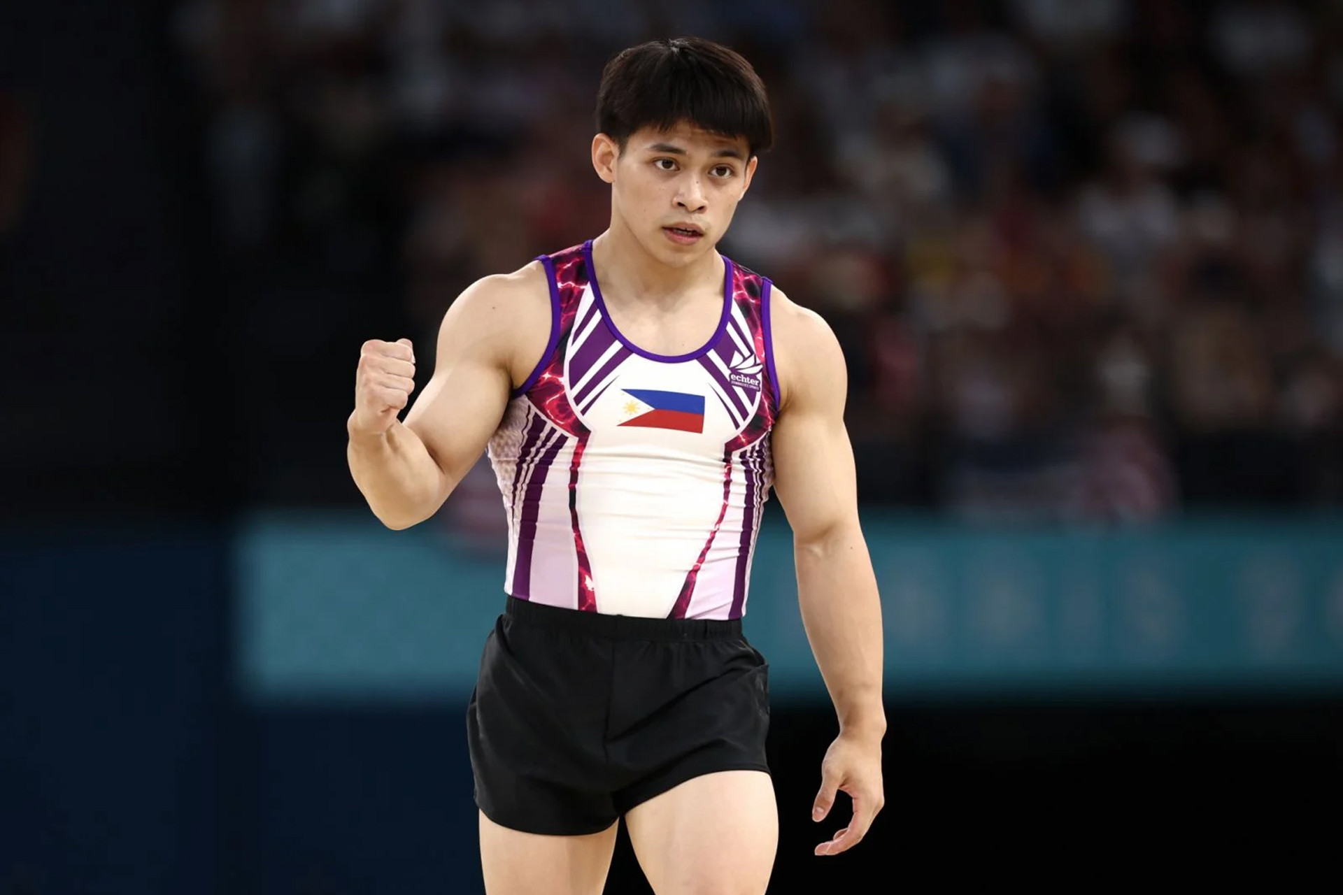 Carlos Yulo ăn mừng sau khi hoàn thành bài thi tại Olympic Paris 2024. (Ảnh: Getty)