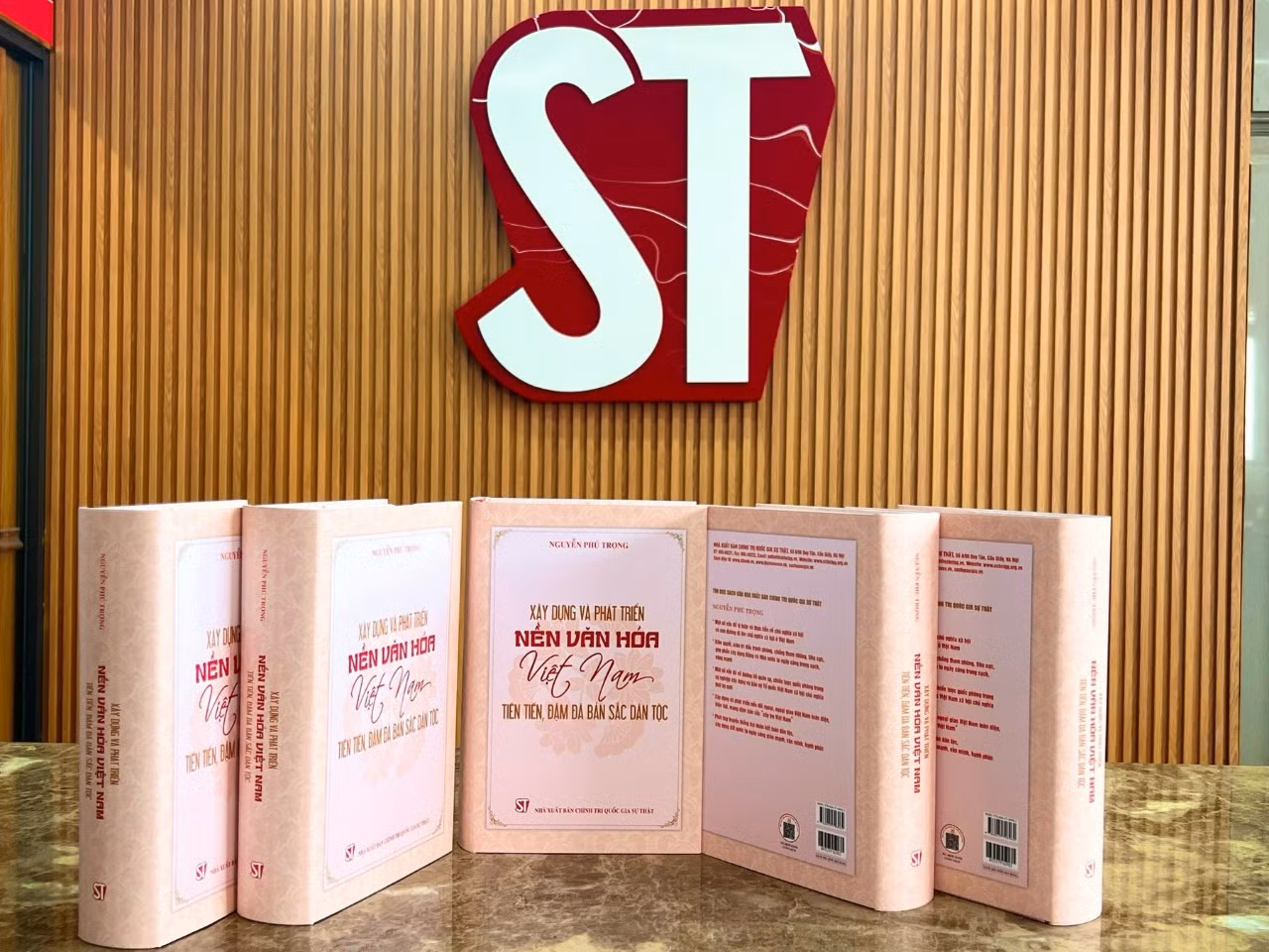 Cuốn sách của tư duy, tầm nhìn và sự tâm huyết với sự nghiệp xây dựng và phát triển nền văn hóa, con người Việt Nam 