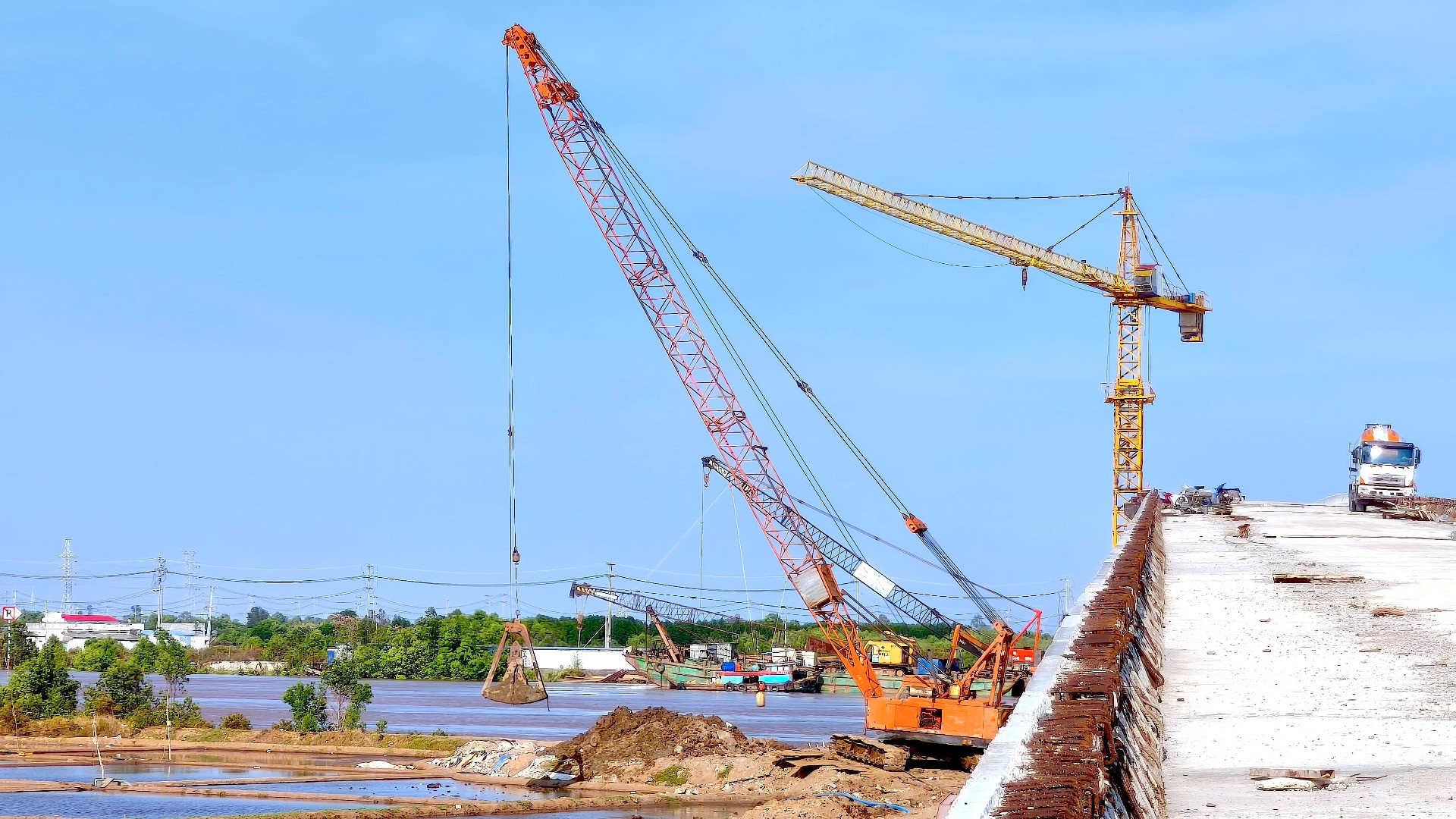 Trong quá trình thi công vấn đề cát thi công cũng là một trong những khó khăn hiện nay của Cà Mau.