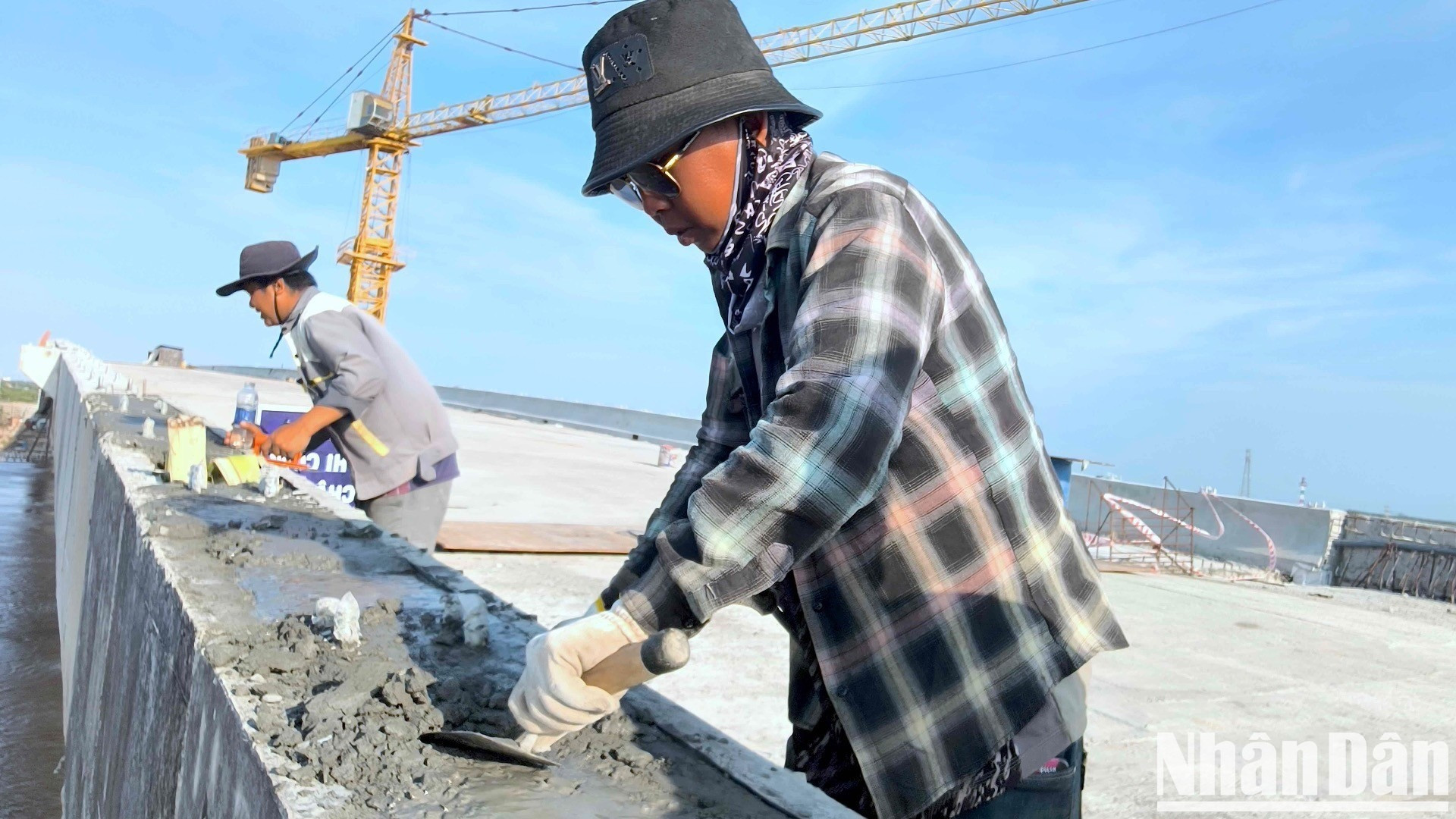 Công trình xây dựng cầu Gành Hào hoàn thành hơn 80% khối lượng, phấn đấu hoàn thành và đưa vào sử dụng vào dịp 30/4/2025.