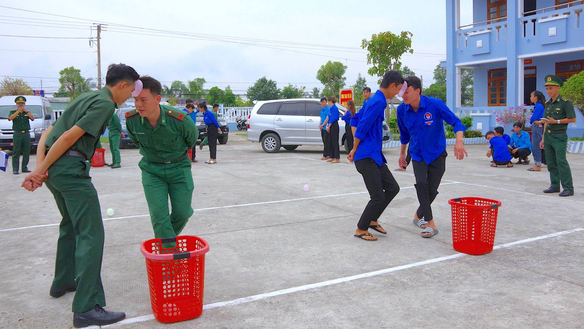 Trò chơi dân gian được tổ chức trong chương trình “Xuân biên phòng ấm lòng người dân bản năm 2025”. Trò chơi dân gian được tổ chức trong chương trình “Xuân biên phòng ấm lòng người dân bản năm 2025”.