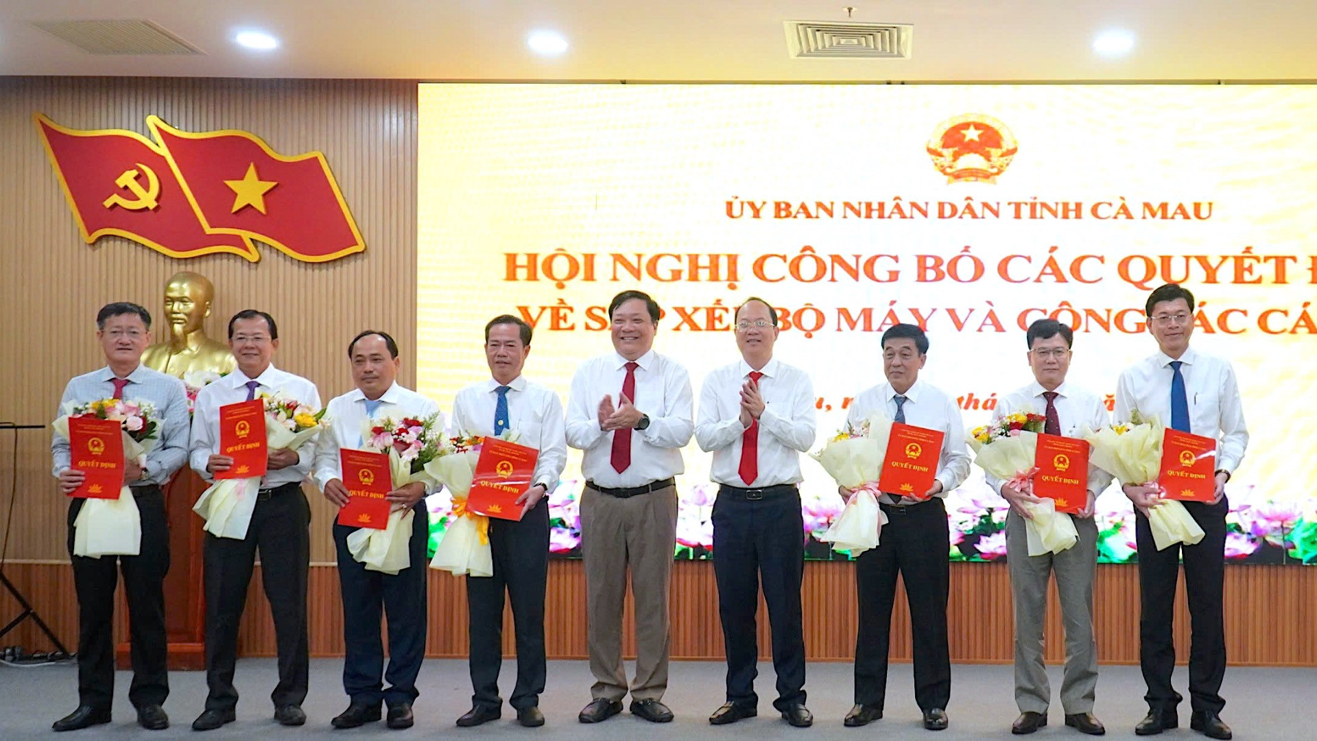 Ra mắt ban lãnh đạo mới của Sở Tài chính tỉnh Cà Mau.