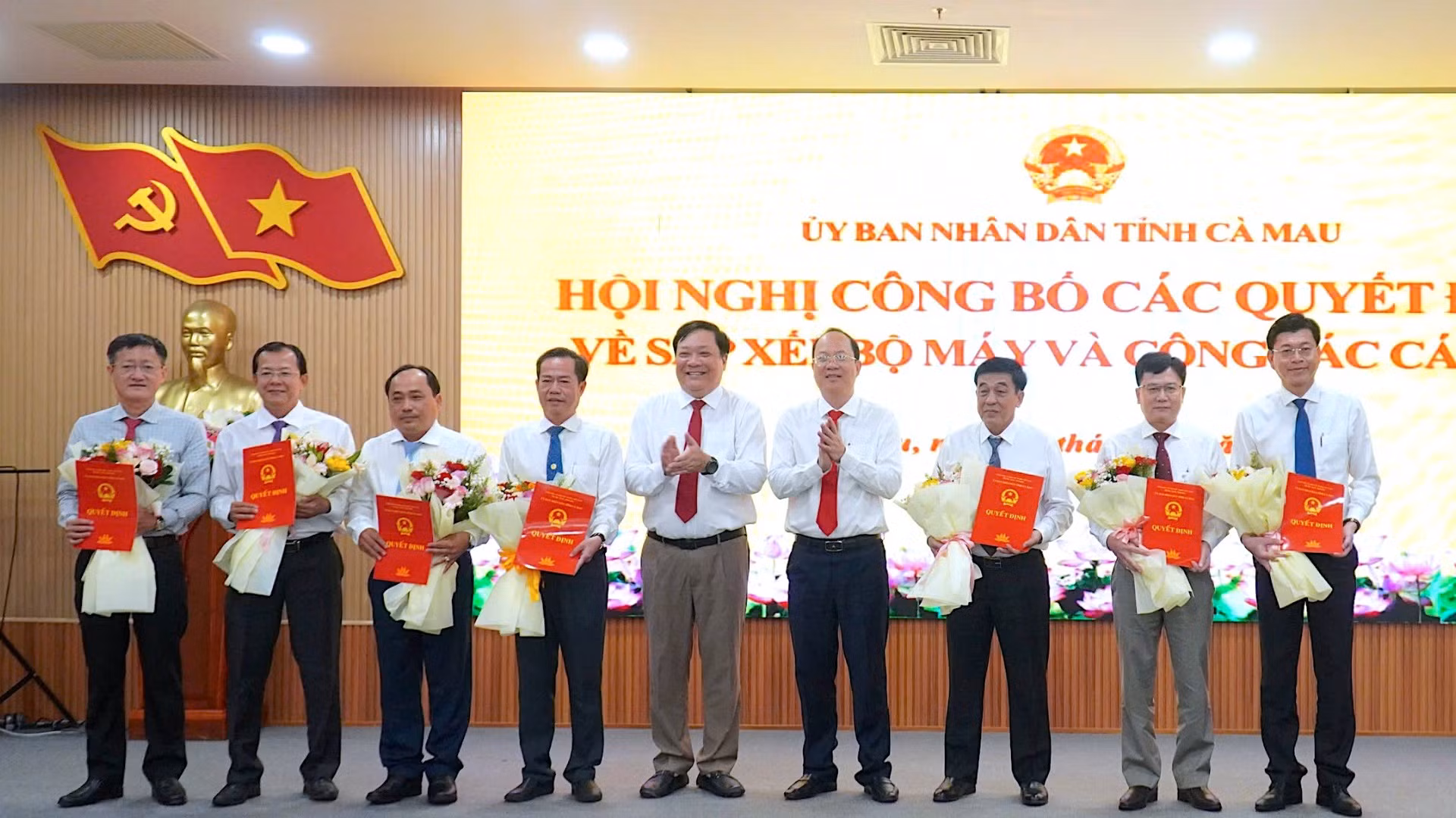 Ra mắt ban lãnh đạo mới của Sở Tài chính tỉnh Cà Mau.