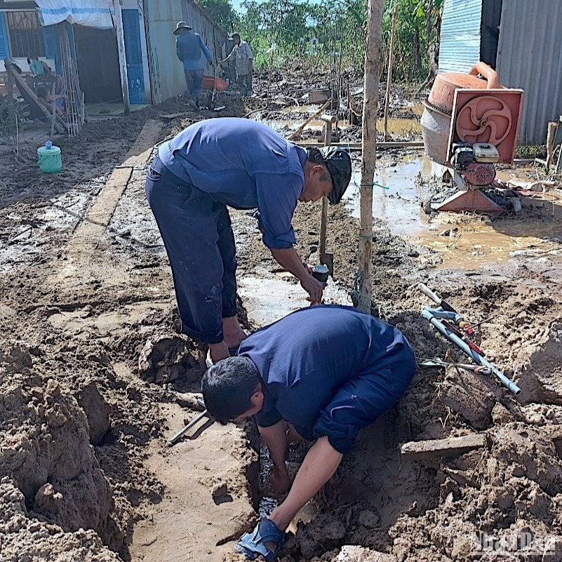 Mở rộng tuyến ống dẫn nước cung cấp nước sinh hoạt cho người dân vùng nông thôn Cà Mau.