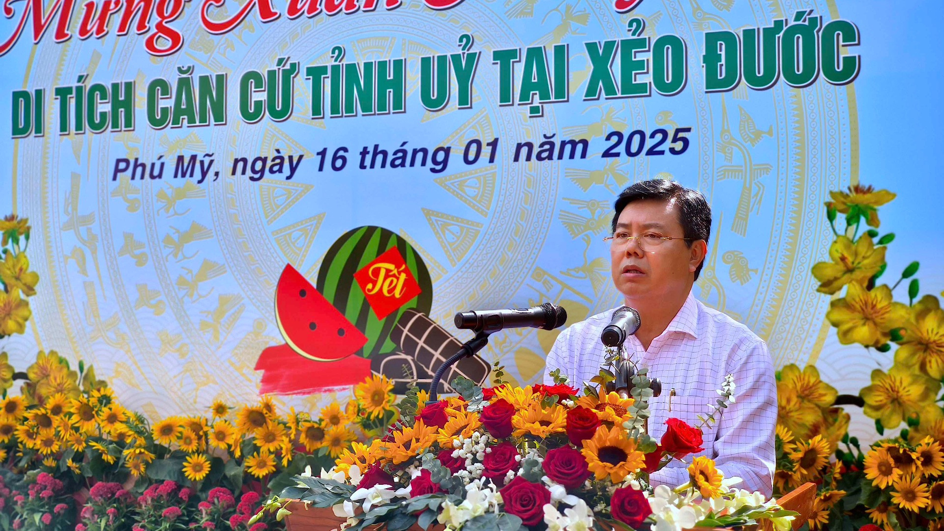 Bí thư Tỉnh ủy Cà Mau Nguyễn Tiến Hải phát biểu tại buổi họp mặt ở vùng căn cứ cách mạng Xẻo Đước.