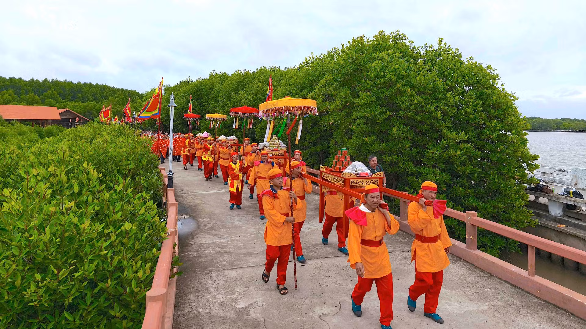 Các địa phương trong tỉnh Cà Mau dâng các đặc sản địa phương dịp tri ân Đức Quốc Tổ.