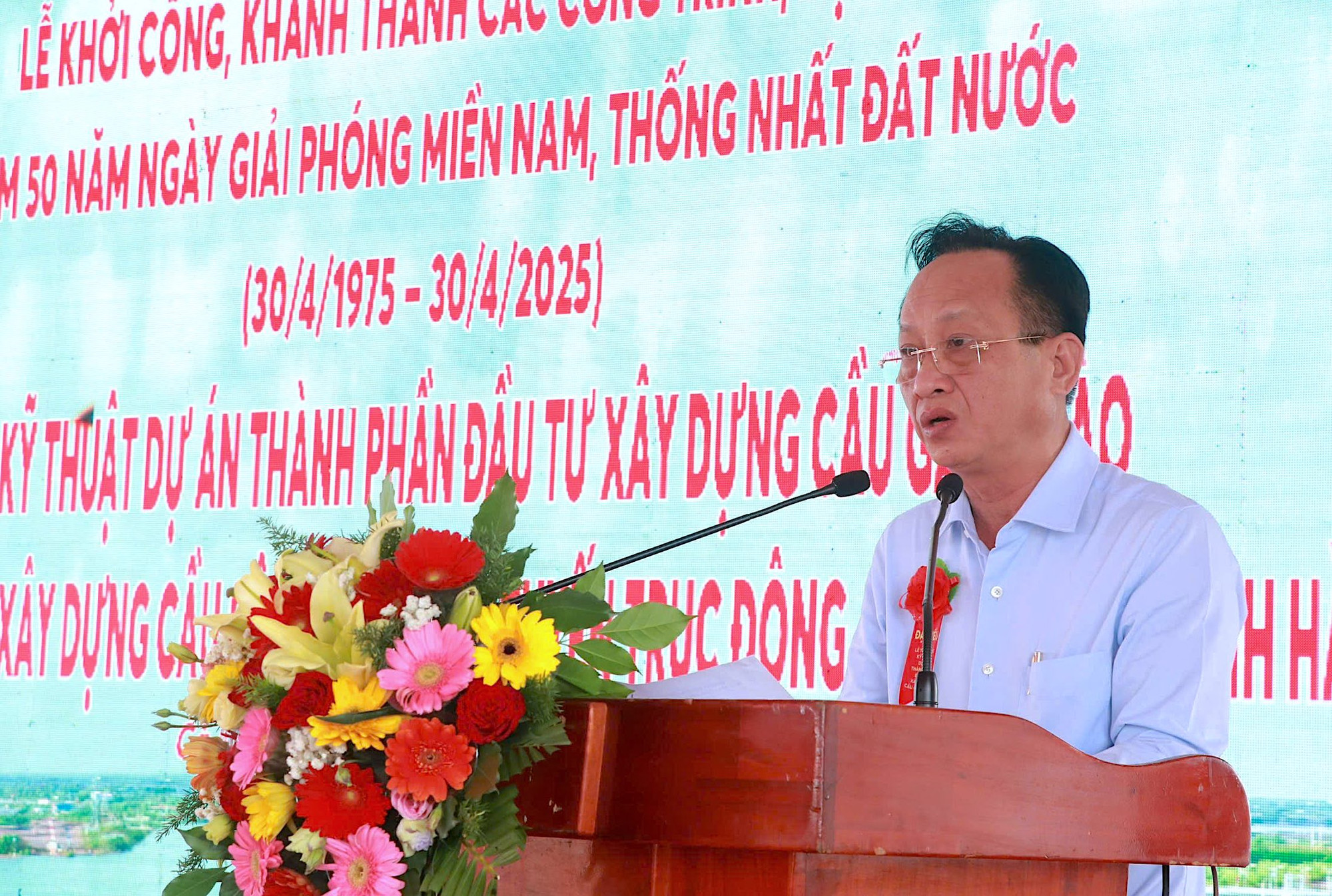 Chủ tịch Ủy ban nhân dân tỉnh Bạc Liêu Phạm Văn Thiều phát biểu tại lễ thông xe kỹ thuật cầu Gành Hào. Chủ tịch Ủy ban nhân dân tỉnh Bạc Liêu Phạm Văn Thiều phát biểu tại lễ thông xe kỹ thuật cầu Gành Hào.