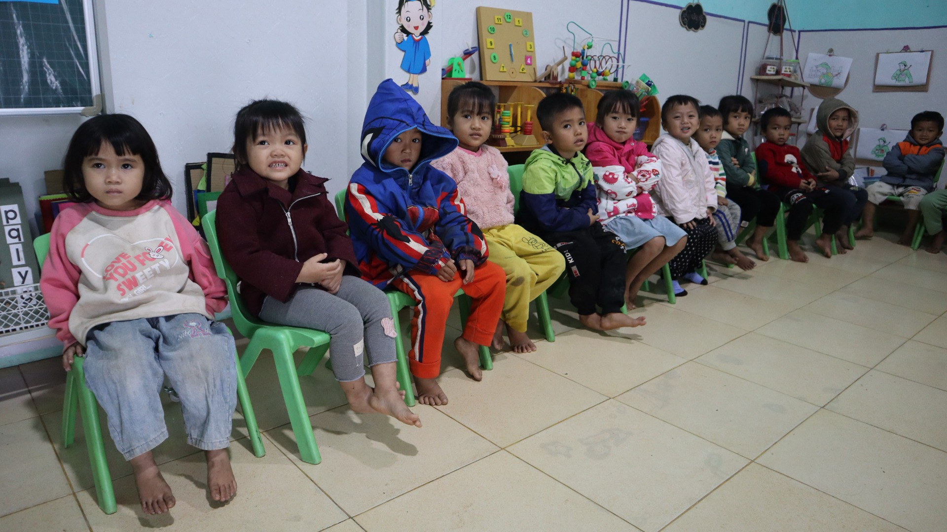 Các em học sinh đều là người dân tộc thiểu số Khơ Mú.