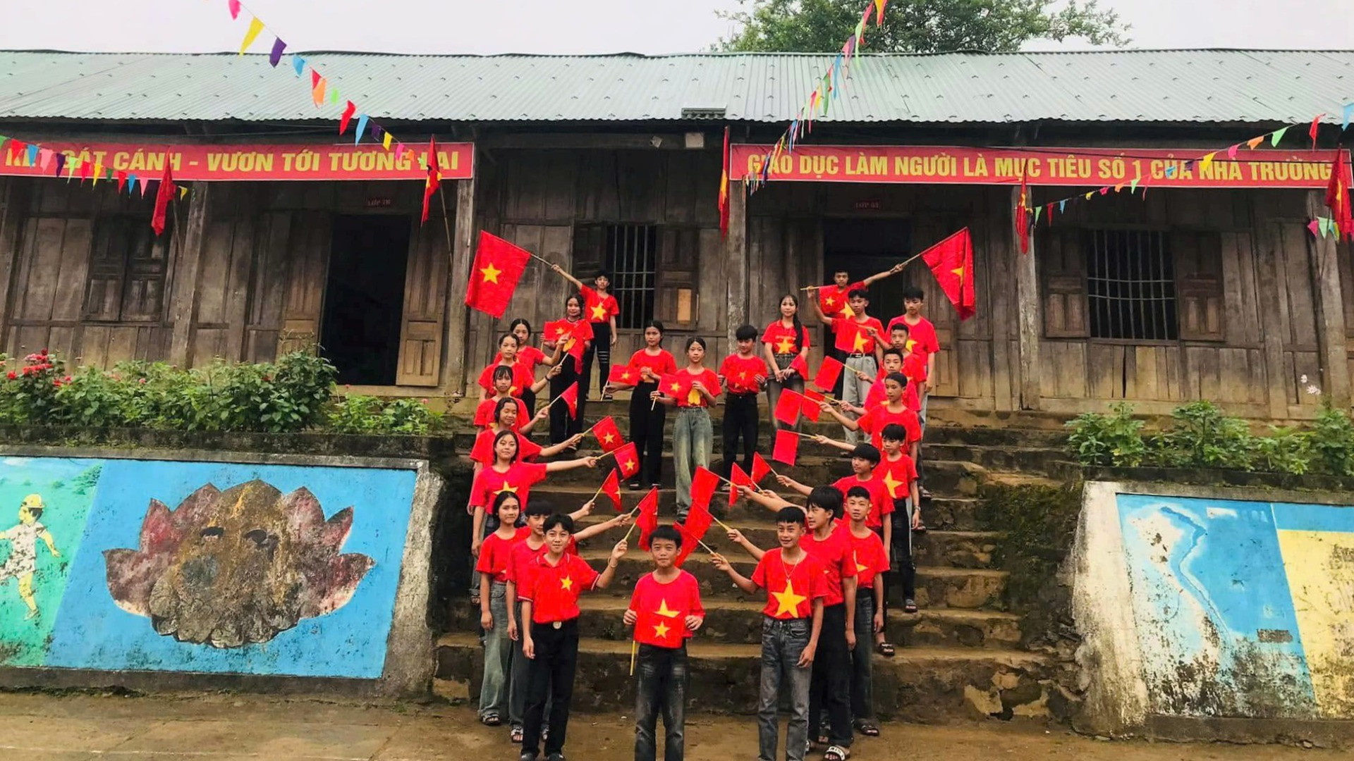 Cách hưởng ứng ngày hội lớn của dân tộc tại một ngôi trường ở huyện vùng cao Kỳ Sơn.