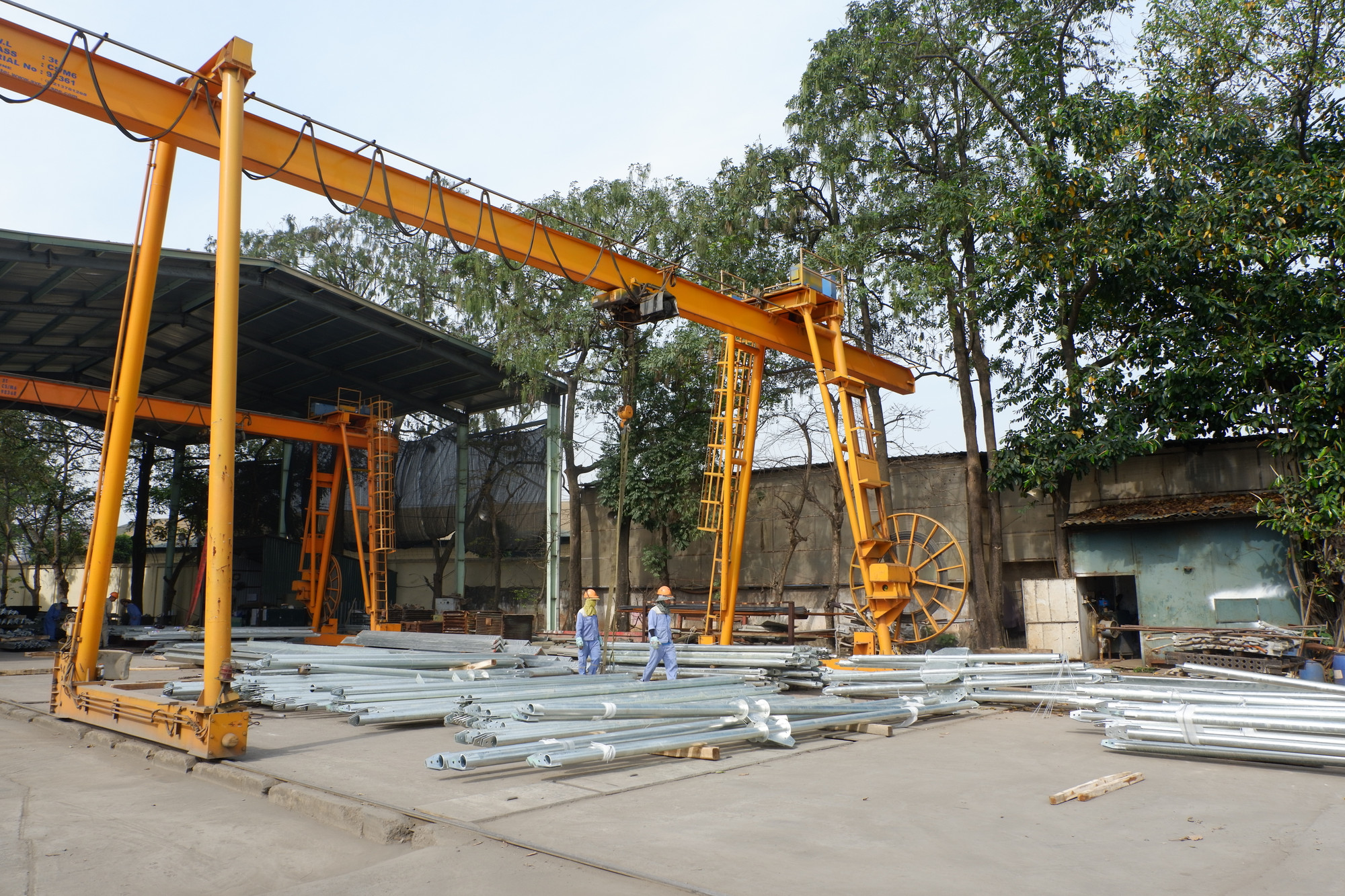 Xác định Dự án đường dây 500 KV Lào Cai-Vĩnh Yên là công trình năng lượng trọng điểm, Công ty Chế tạo cột thép Đông Anh đã đưa Dự án lên ưu tiên hàng đầu. Đặc biệt, trong bối cảnh chuẩn bị vào mùa mưa bão của miền bắc, đơn vị đã phối hợp Ban Quản lý dự án điện 1 để xây dựng kế hoạch, xác định các vị trí cần ưu tiên để cấp vật tư trước.