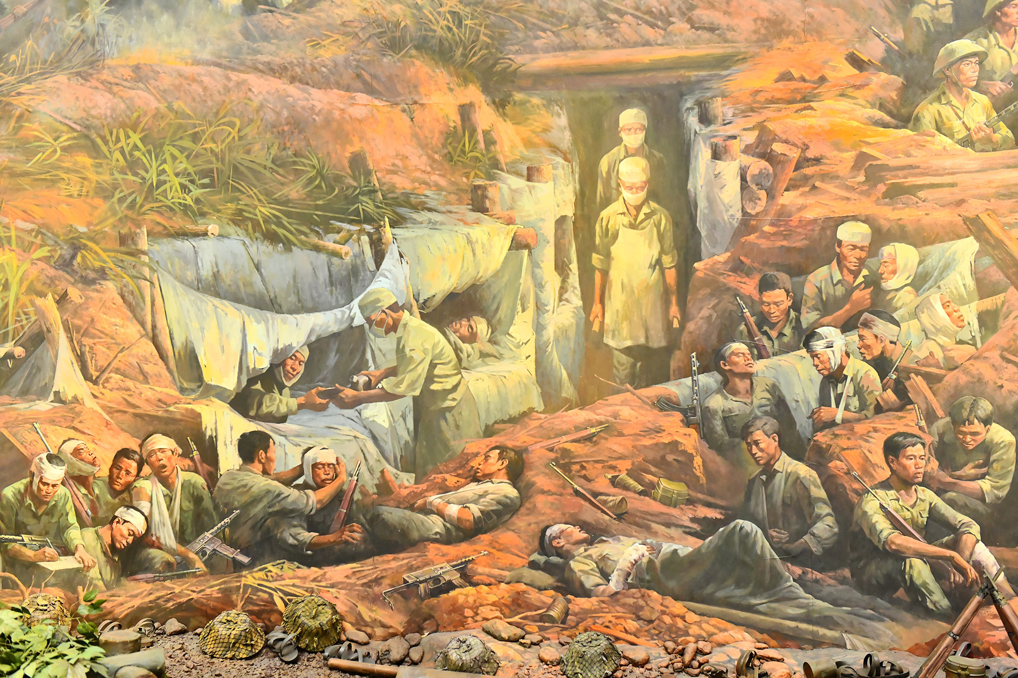 Hình ảnh tái hiện một đơn vị cứu thương trên chiến trường Điện Biên Phủ.