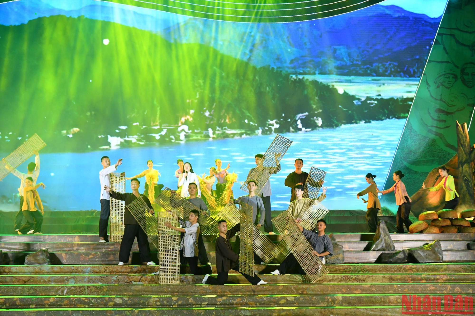 Phần biên đạo múa đặc sắc.