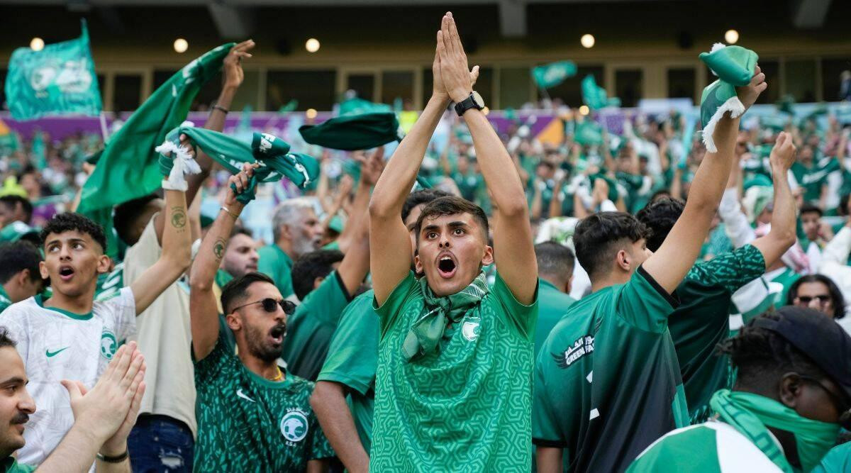 Người hâm mộ Saudi Arabia ăn mừng chiến thắng trước Argentina.