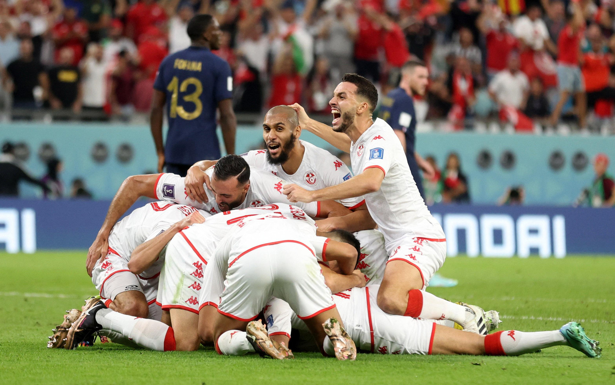 Các cầu thủ Tunisia chia tay World Cup 2022 với chiến thắng 1-0 trước đội tuyển Pháp.