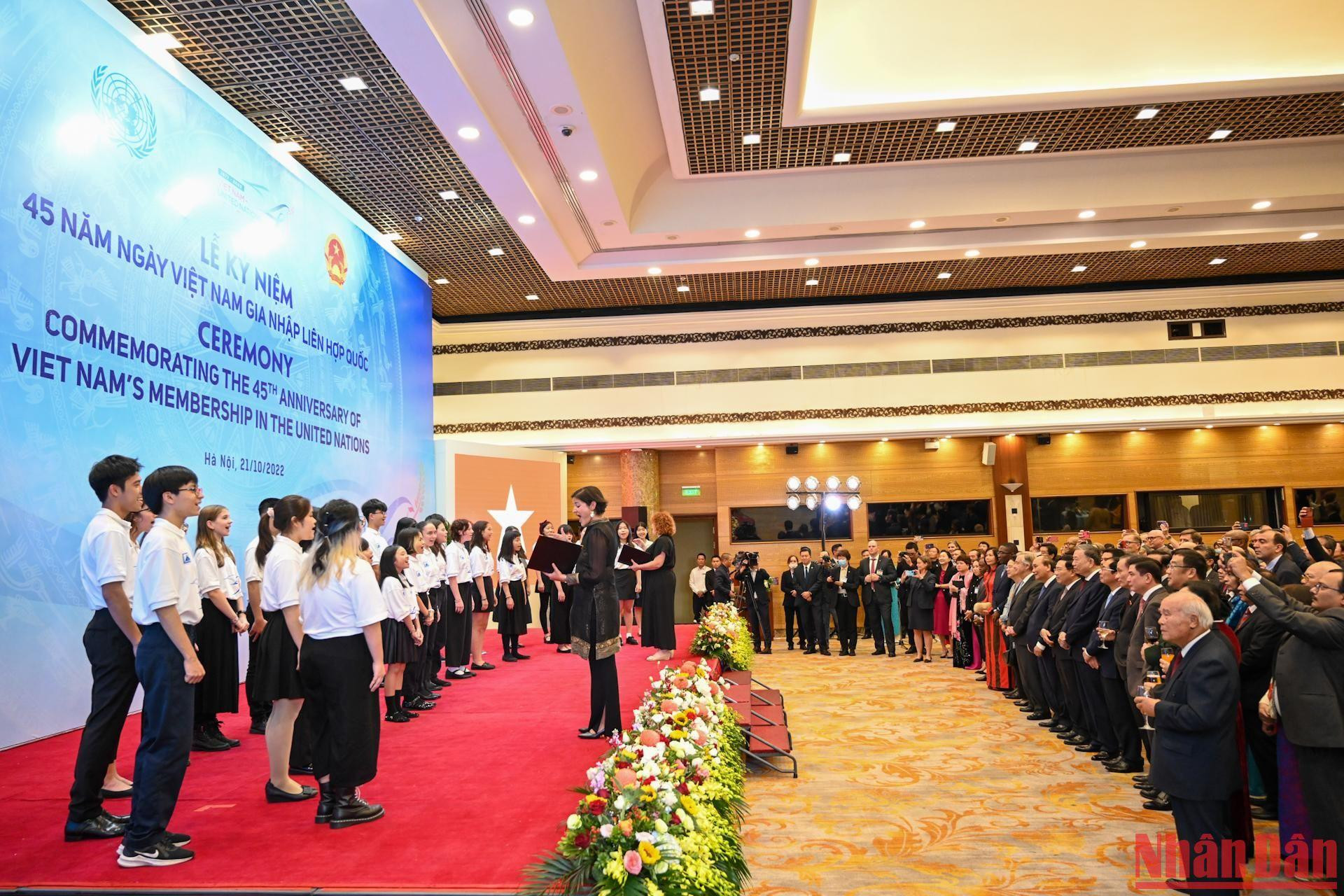 Lễ kỷ niệm 45 năm Ngày Việt Nam gia nhập Liên hợp quốc được tổ chức trang trọng tại Trung tâm hội nghị quốc tế (Hà Nội).