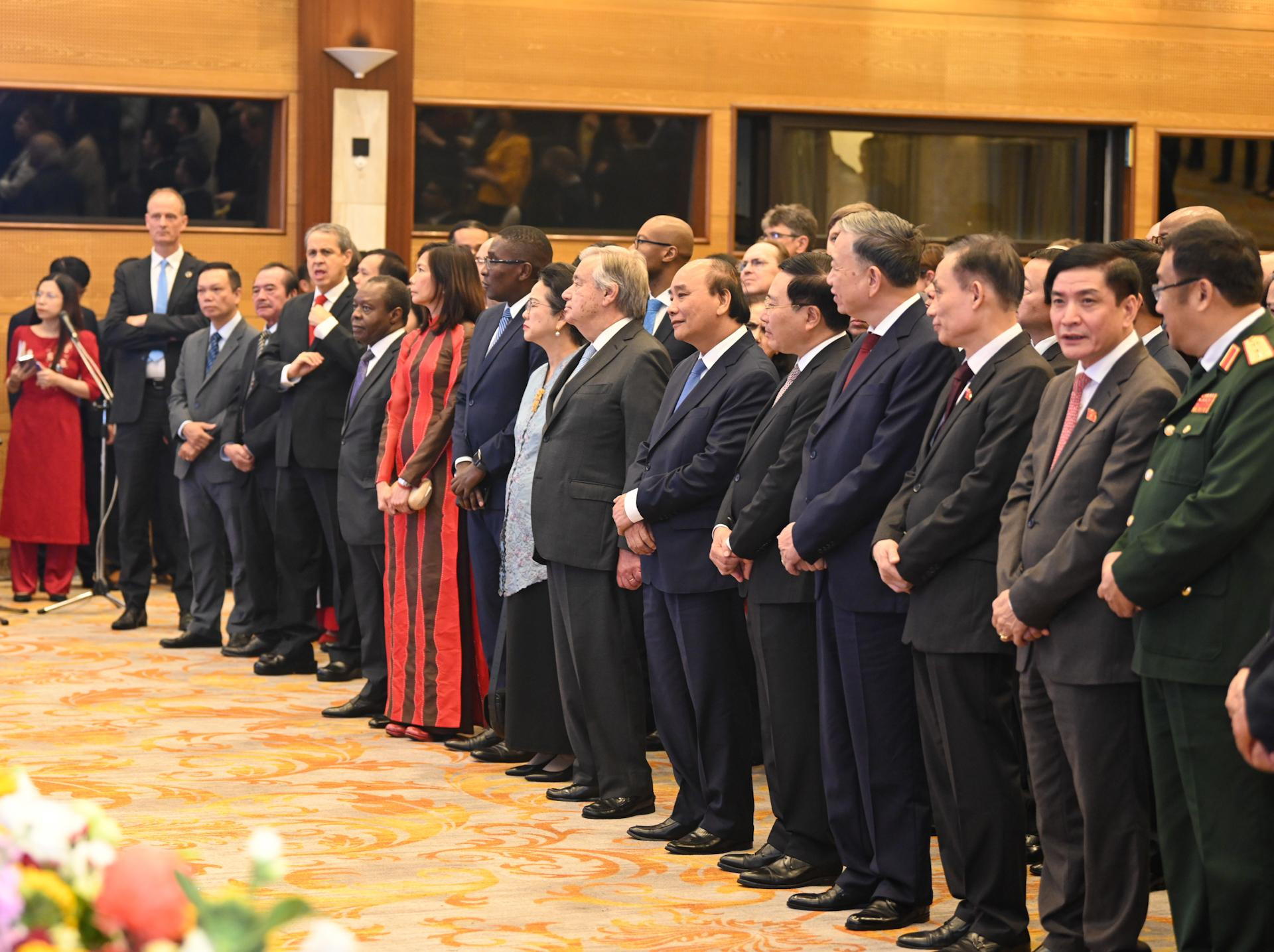 Chủ tịch nước Nguyễn Xuân Phúc và Tổng Thư ký Liên hợp quốc Antonio Guterres và các đại biểu dự lễ kỷ niệm.