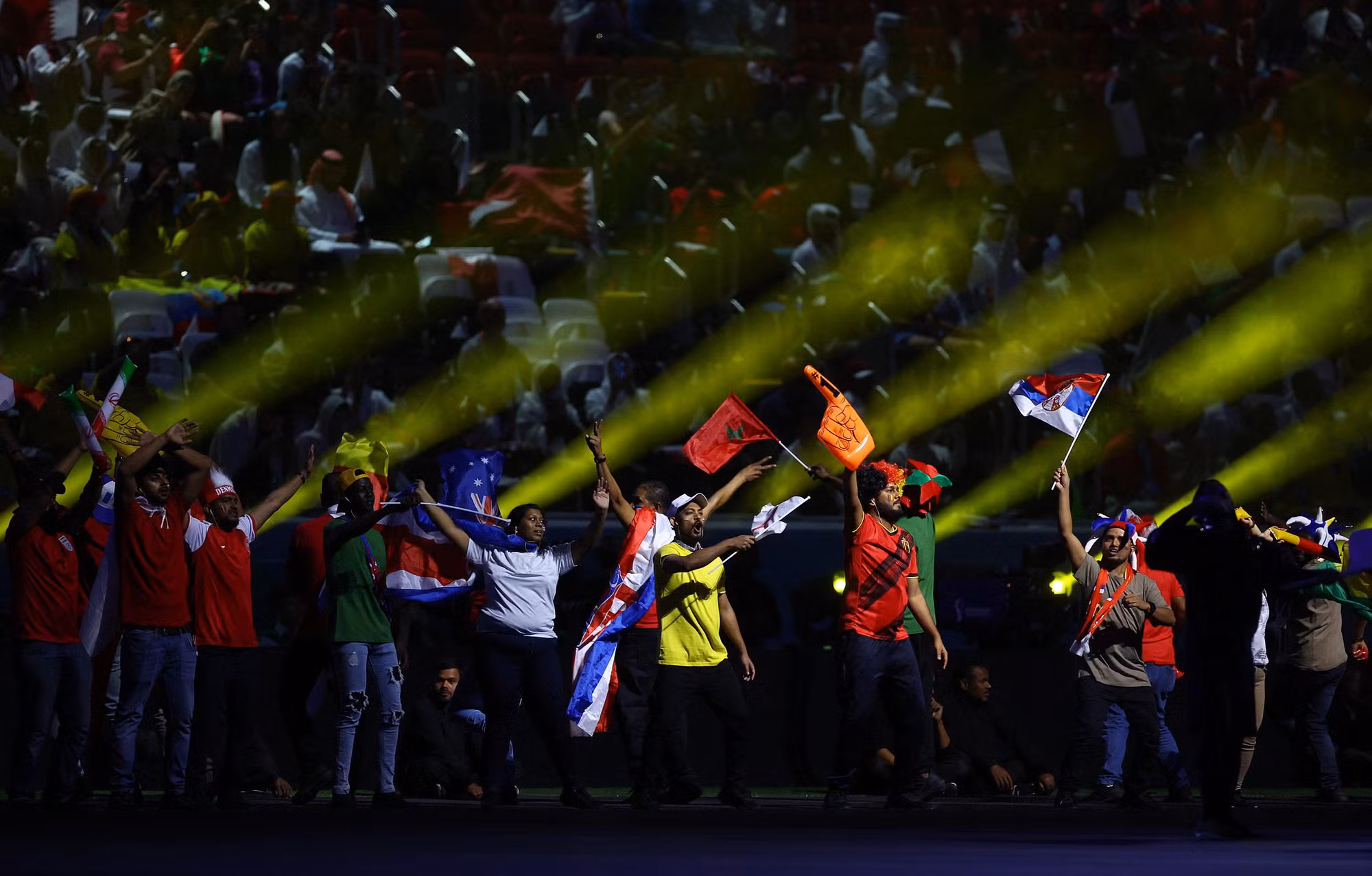 Quốc kỳ 32 nước tham dự World Cup 2022. (Ảnh: Reuters)