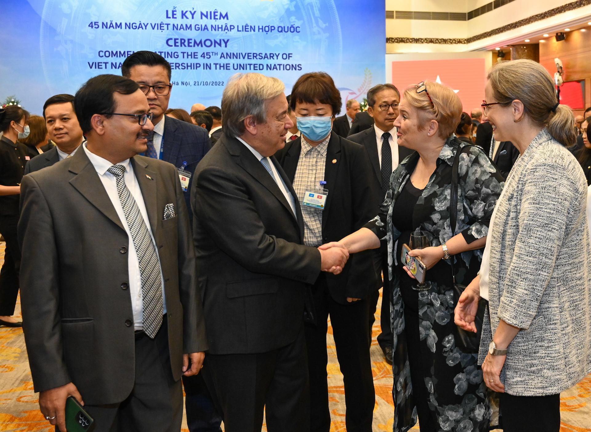 Tổng Thư ký Liên hợp quốc Antonio Guterres với các đại biểu dự lễ kỷ niệm.