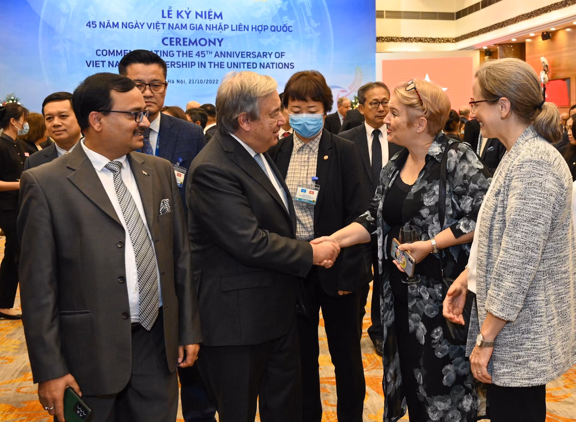 Tổng Thư ký Liên hợp quốc Antonio Guterres với các đại biểu dự lễ kỷ niệm.