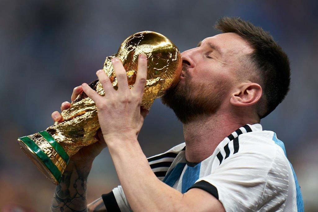 Messi cùng Argentina đã trải qua hành trình không hề dễ dàng để giành về cúp Vàng World Cup 2022.