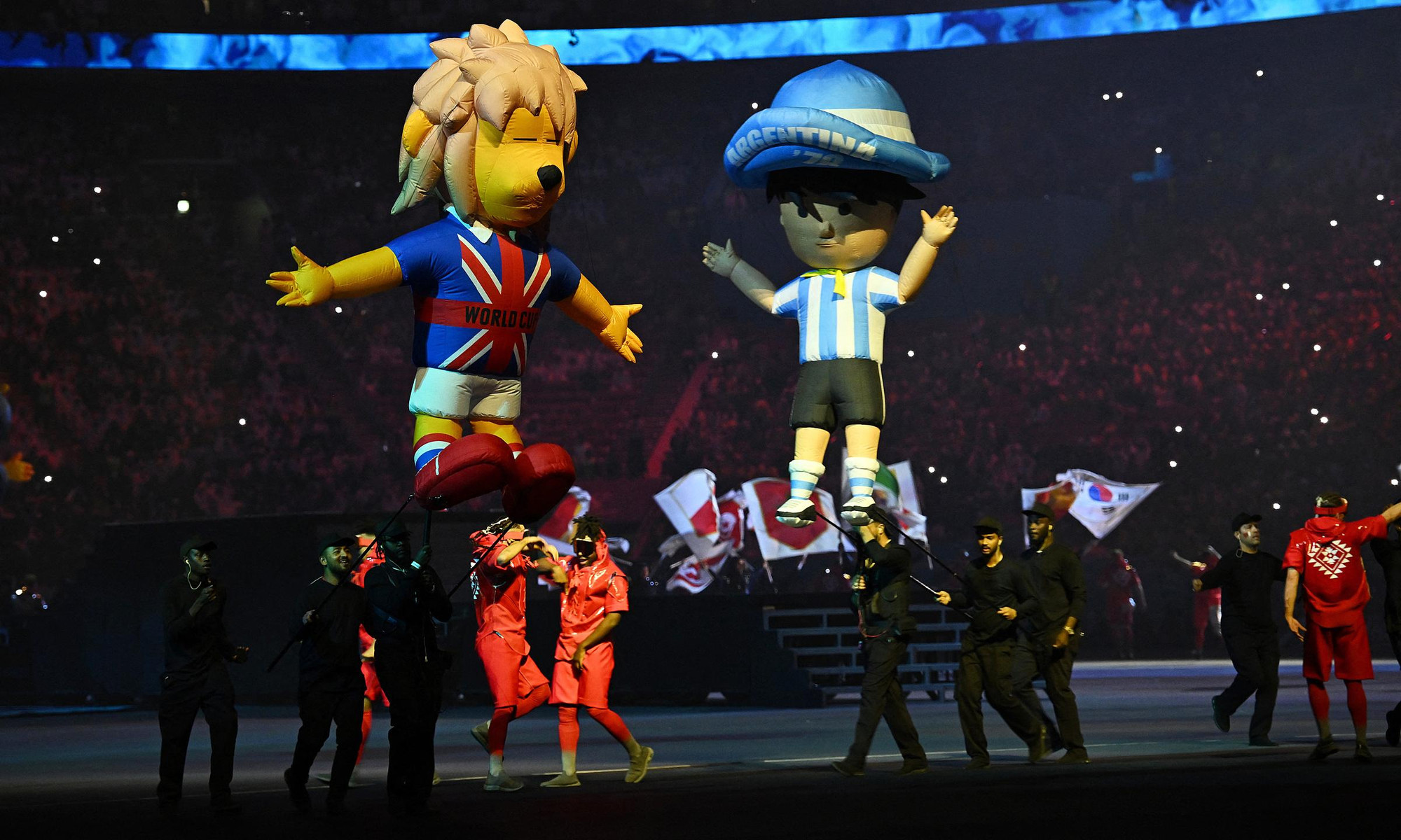 Linh vật World Cup với chú sư tử Willie năm 1960 và cậu bé Gauchito ở Argentina 1978. (Ảnh: Reuters)