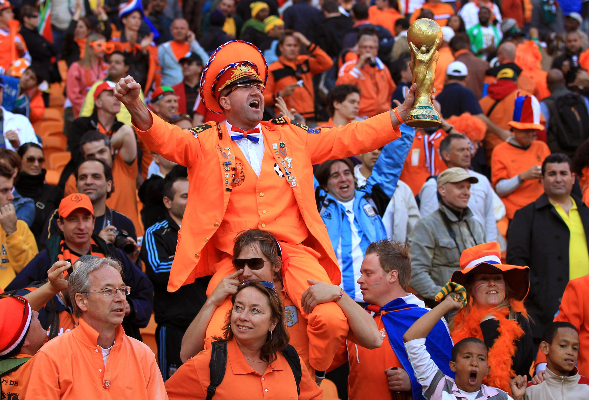 Sự trở lại của "Cơn lốc màu da cam" Hà Lan.