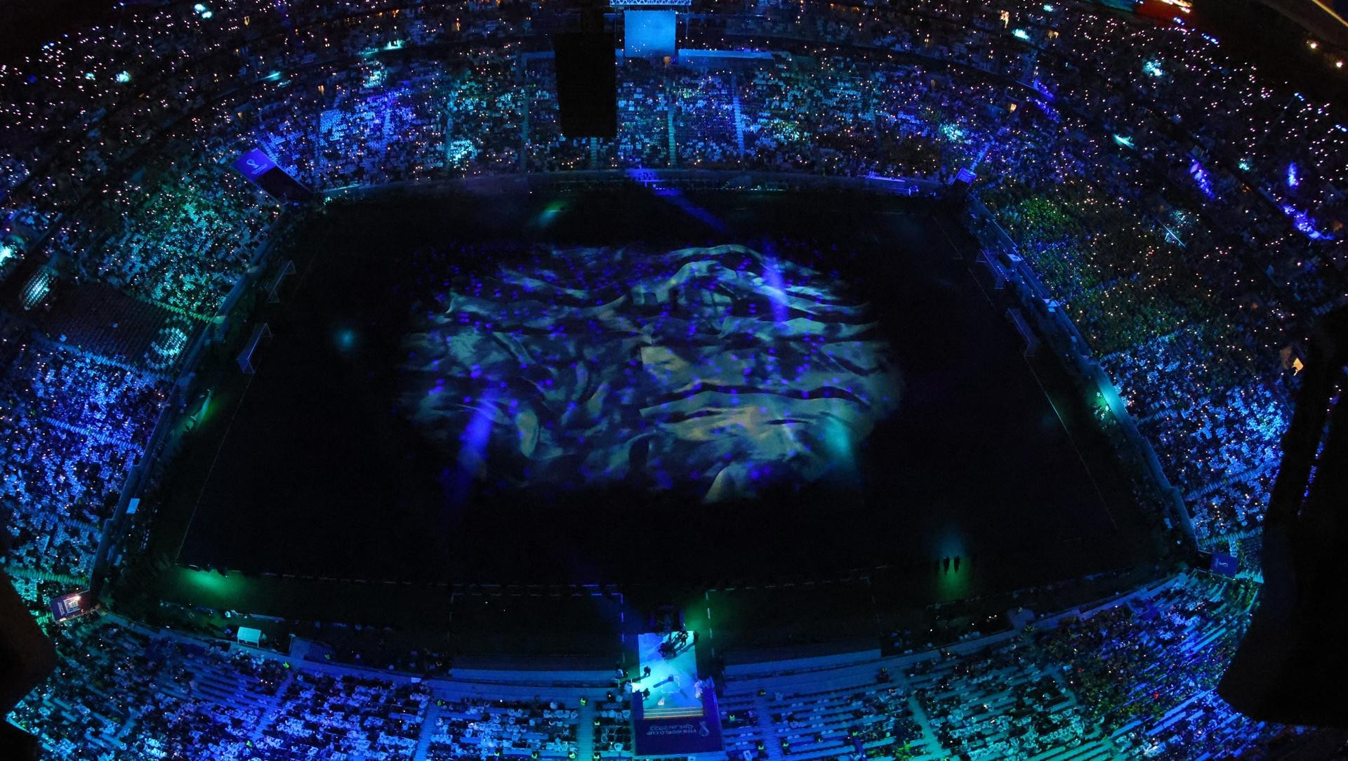 Sân vận động Al Bayt tràn ngập ánh sáng rực rỡ. (Ảnh: Reuters) Sân vận động Al Bayt tràn ngập ánh sáng rực rỡ. (Ảnh: Reuters)