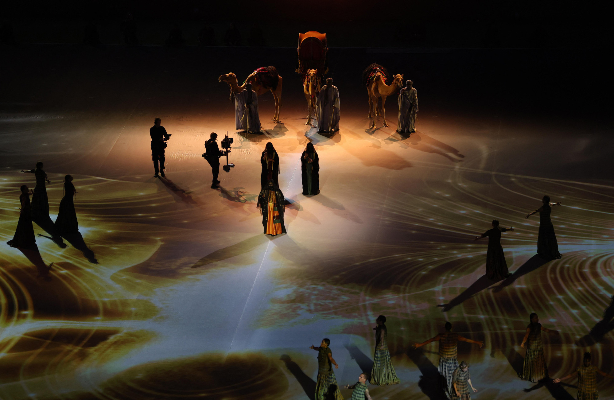 Văn hoá đặc trưng của Qatar xuất hiện trong lễ khai mạc World Cup 2022. (Ảnh: Reuters)