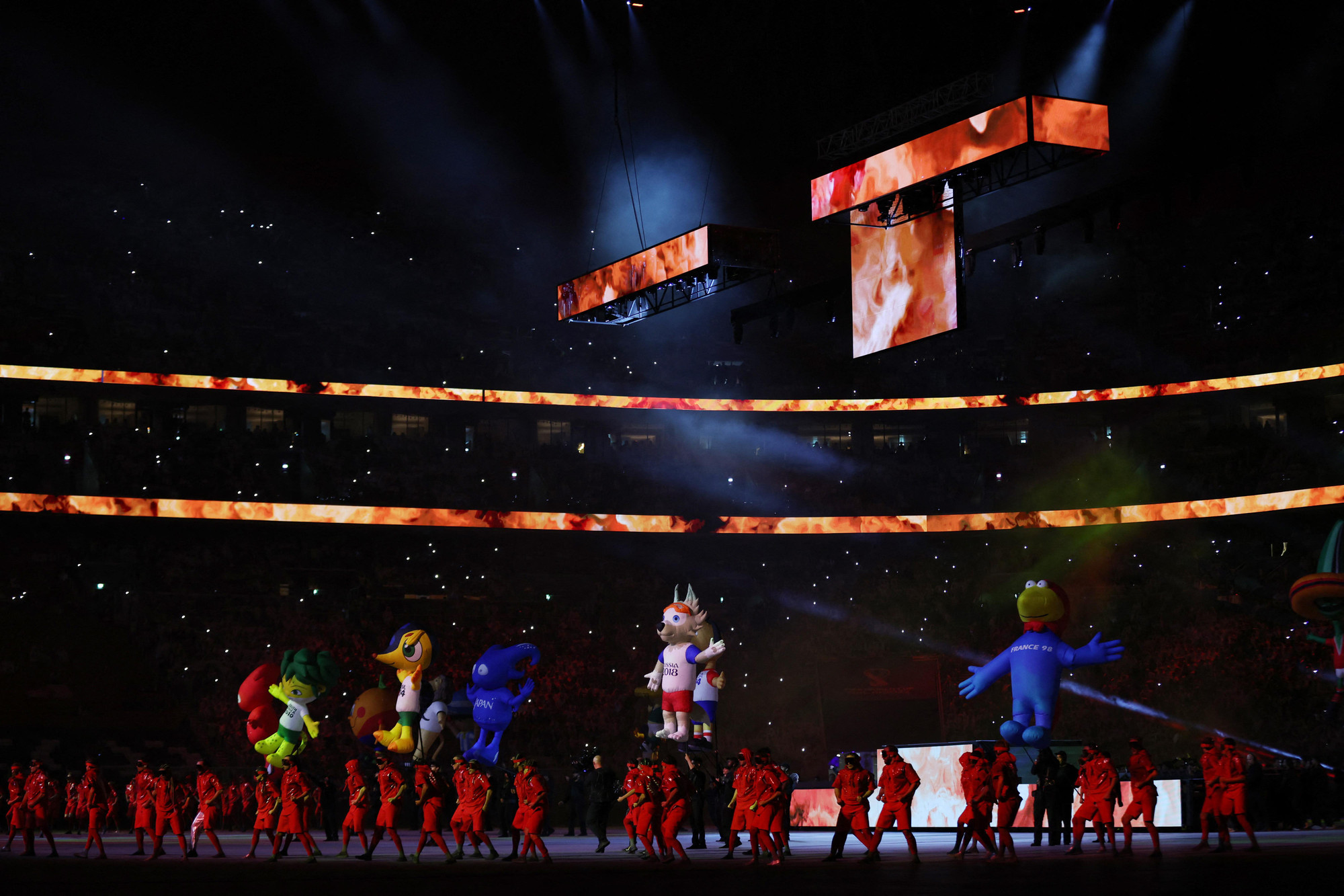 Linh vật của các kỳ World Cup trước xuất hiện tại lễ khai mạc. (Ảnh: Reuters) Linh vật của các kỳ World Cup trước xuất hiện tại lễ khai mạc. (Ảnh: Reuters)