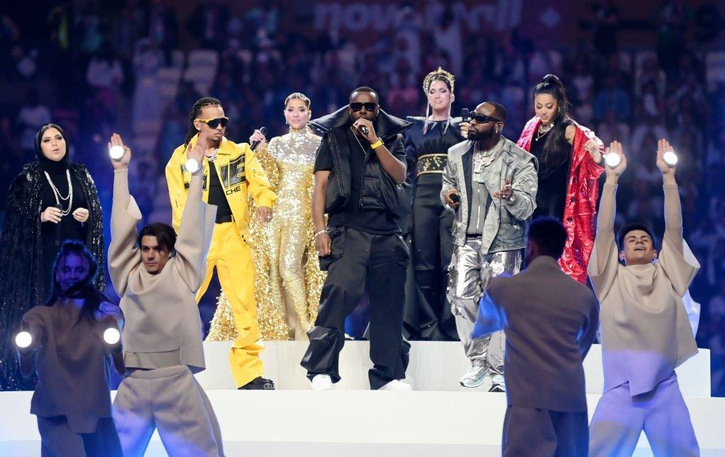 Các ca sĩ đến từ nhiều quốc gia trình bày bản mashup 6 ca khúc chủ đề World Cup 2022.