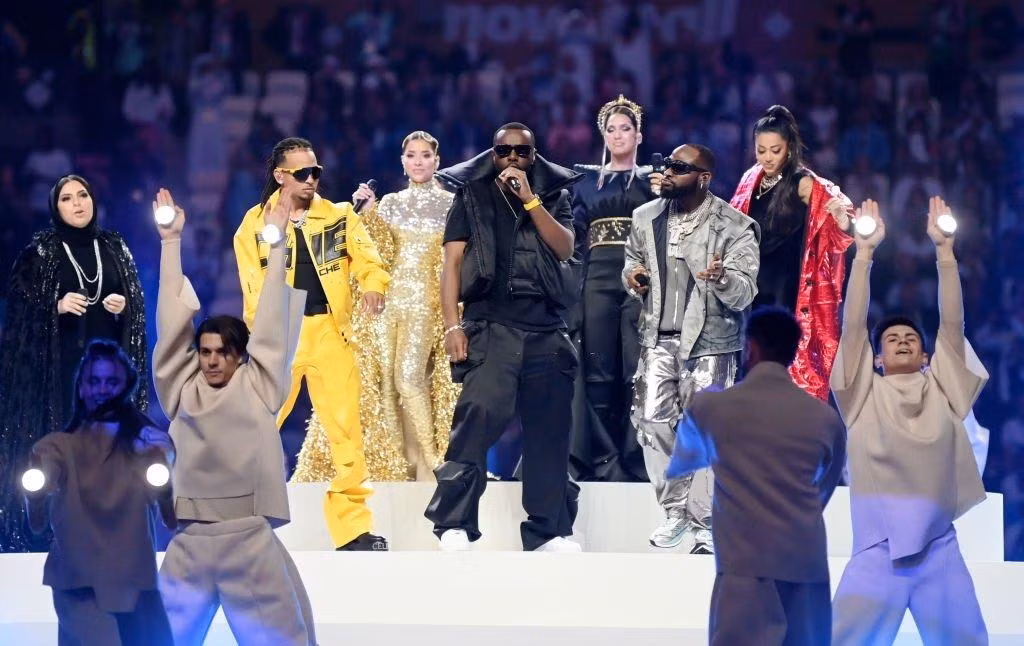 Các ca sĩ đến từ nhiều quốc gia trình bày bản mashup 6 ca khúc chủ đề World Cup 2022.