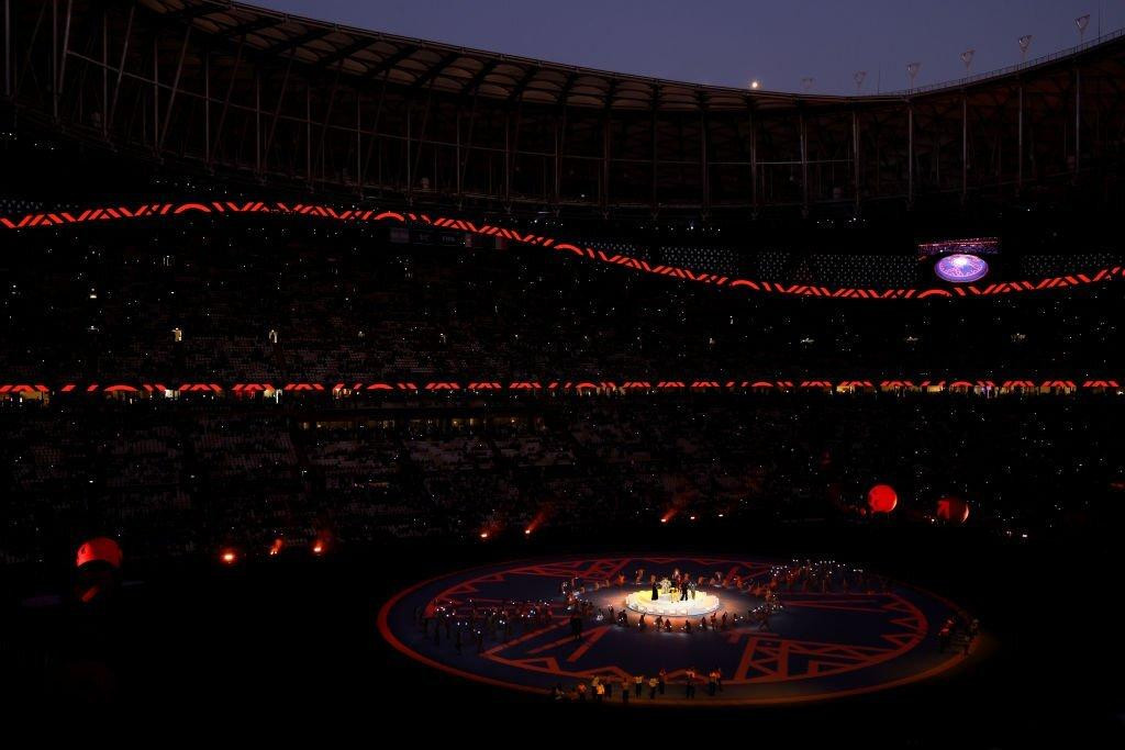 Ánh sáng kỳ ảo trên sân vận động Lusail.