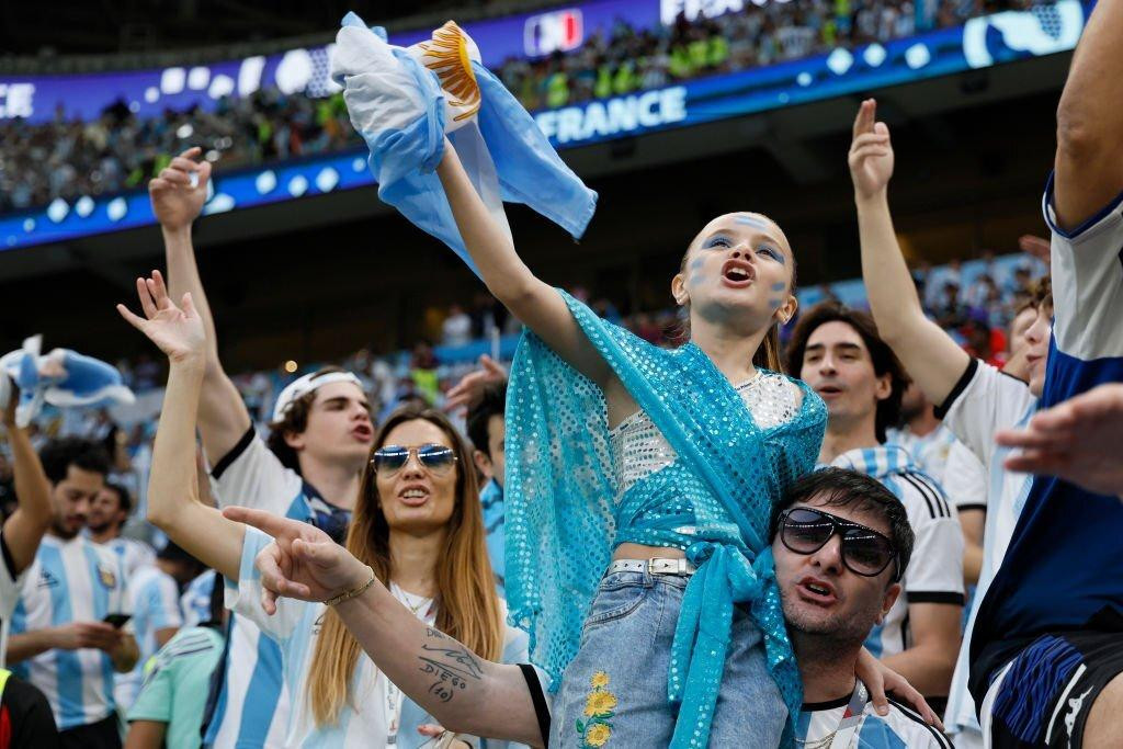 Sân vận động Lusail ngập tràn người hâm mộ trước Lễ khai mạc.