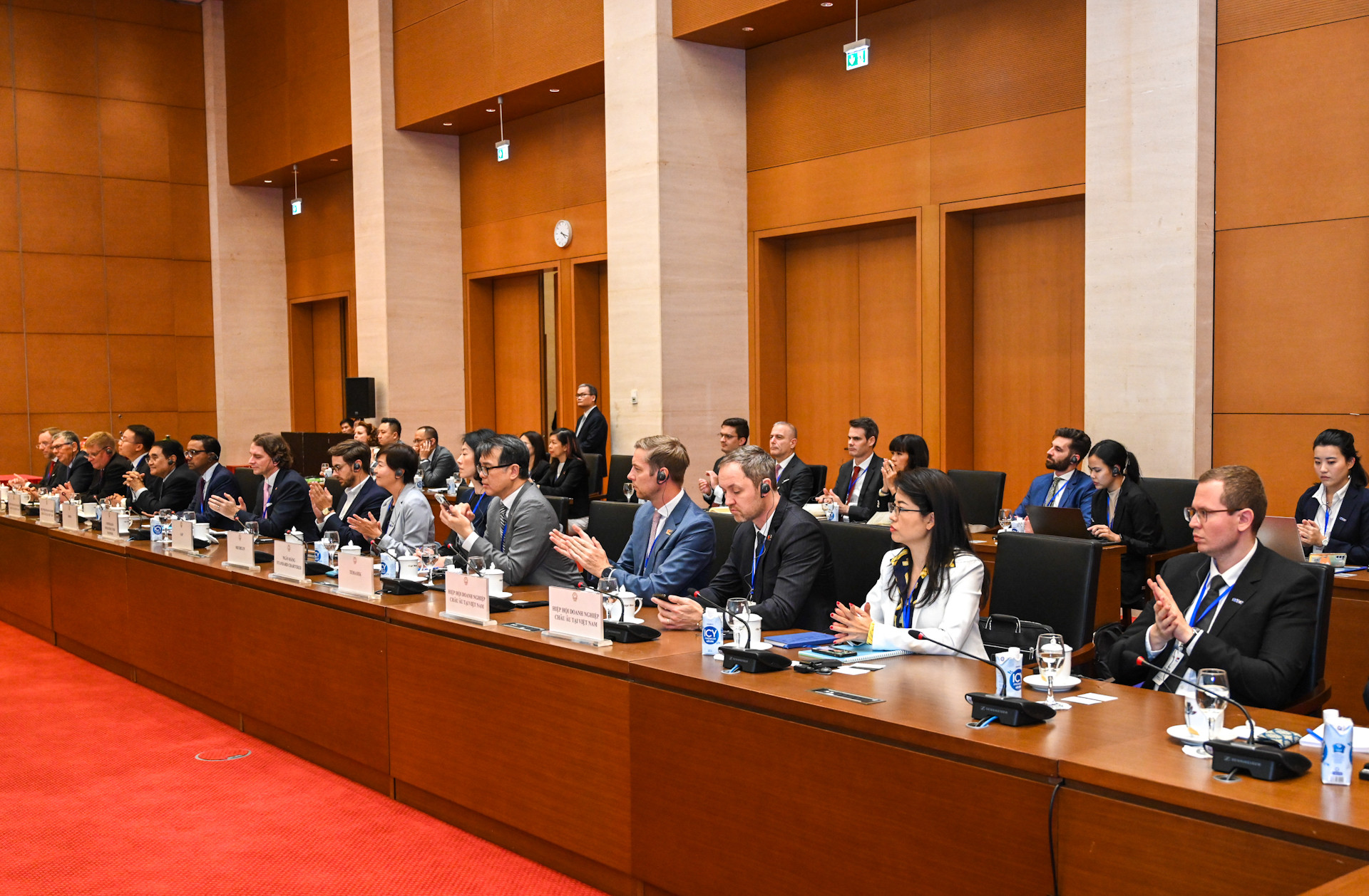 Đại diện các doanh nghiệp EU-ASEAN dự buổi làm việc.