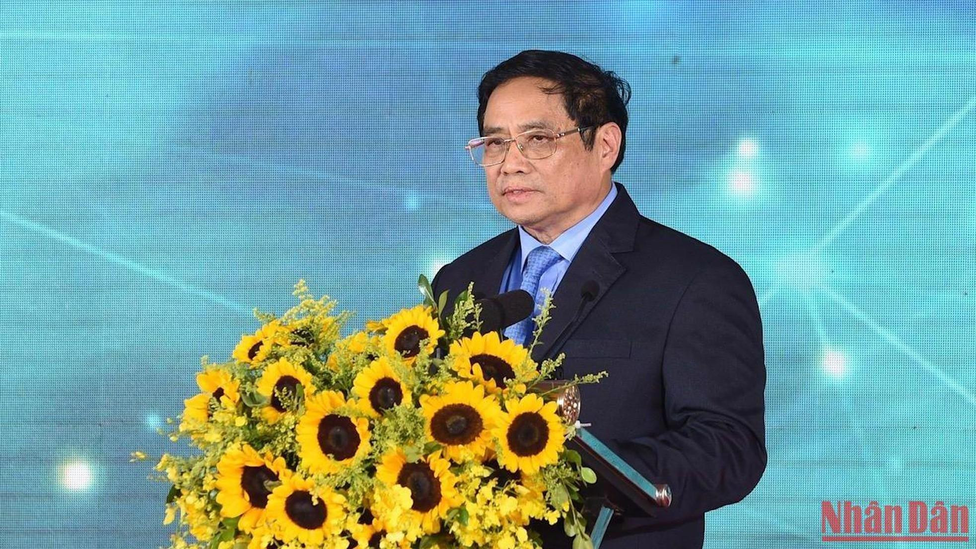 Thủ tướng đề nghị các địa phương nghiên cứu các mô hình hay, bài học tốt, kinh nghiệm quý trong xây dựng hạ tầng giao thông chiến lược, với tinh thần "cả nước chung tay phát triển hạ tầng".