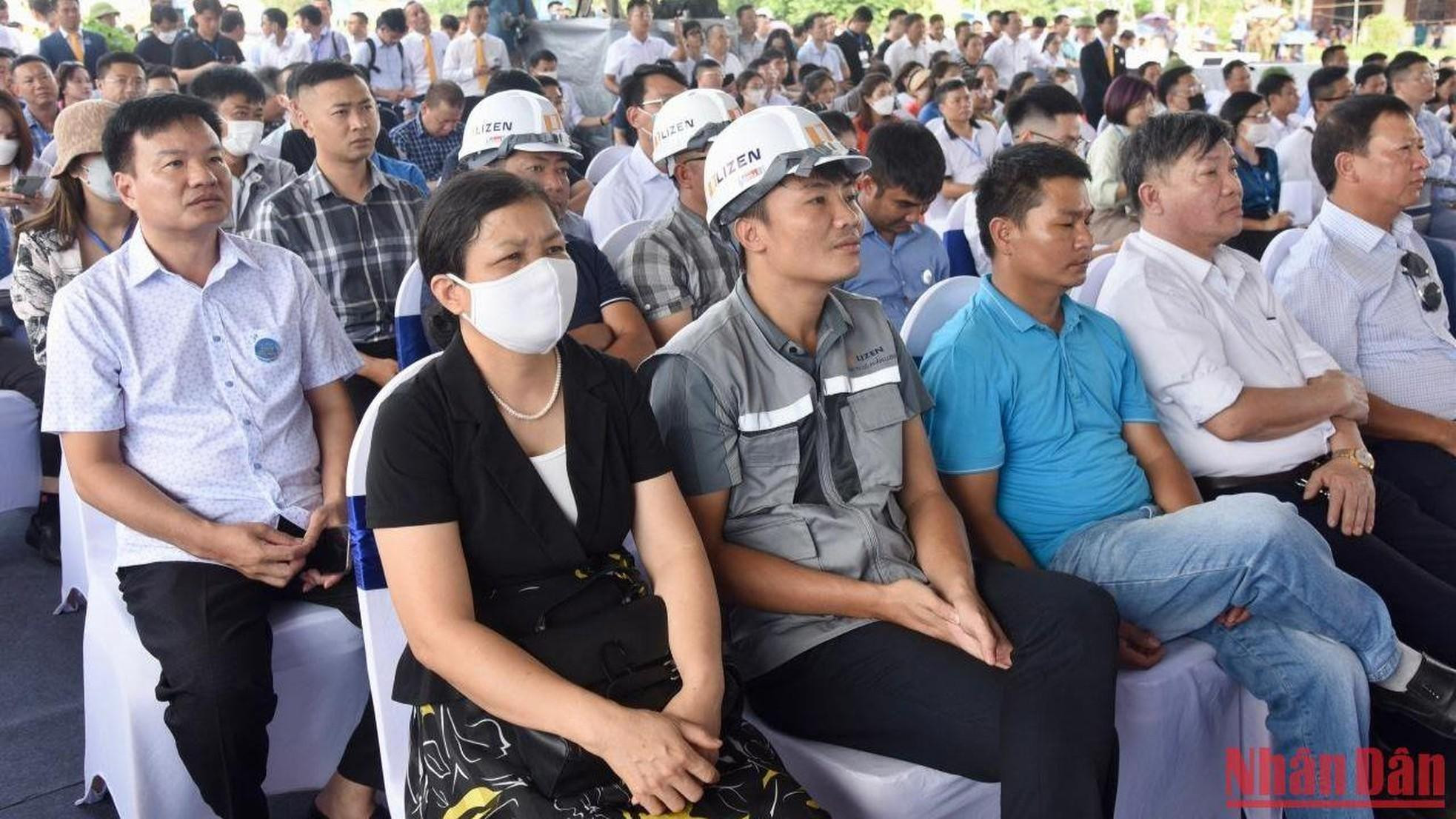 Các đại biểu dự lễ khánh thành tuyến đường cao tốc Vân Đồn-Móng Cái.