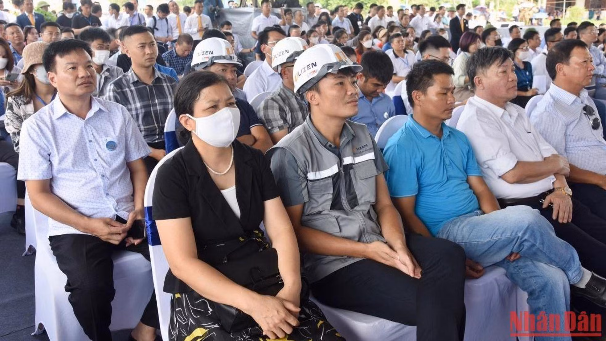 Các đại biểu dự lễ khánh thành tuyến đường cao tốc Vân Đồn-Móng Cái.