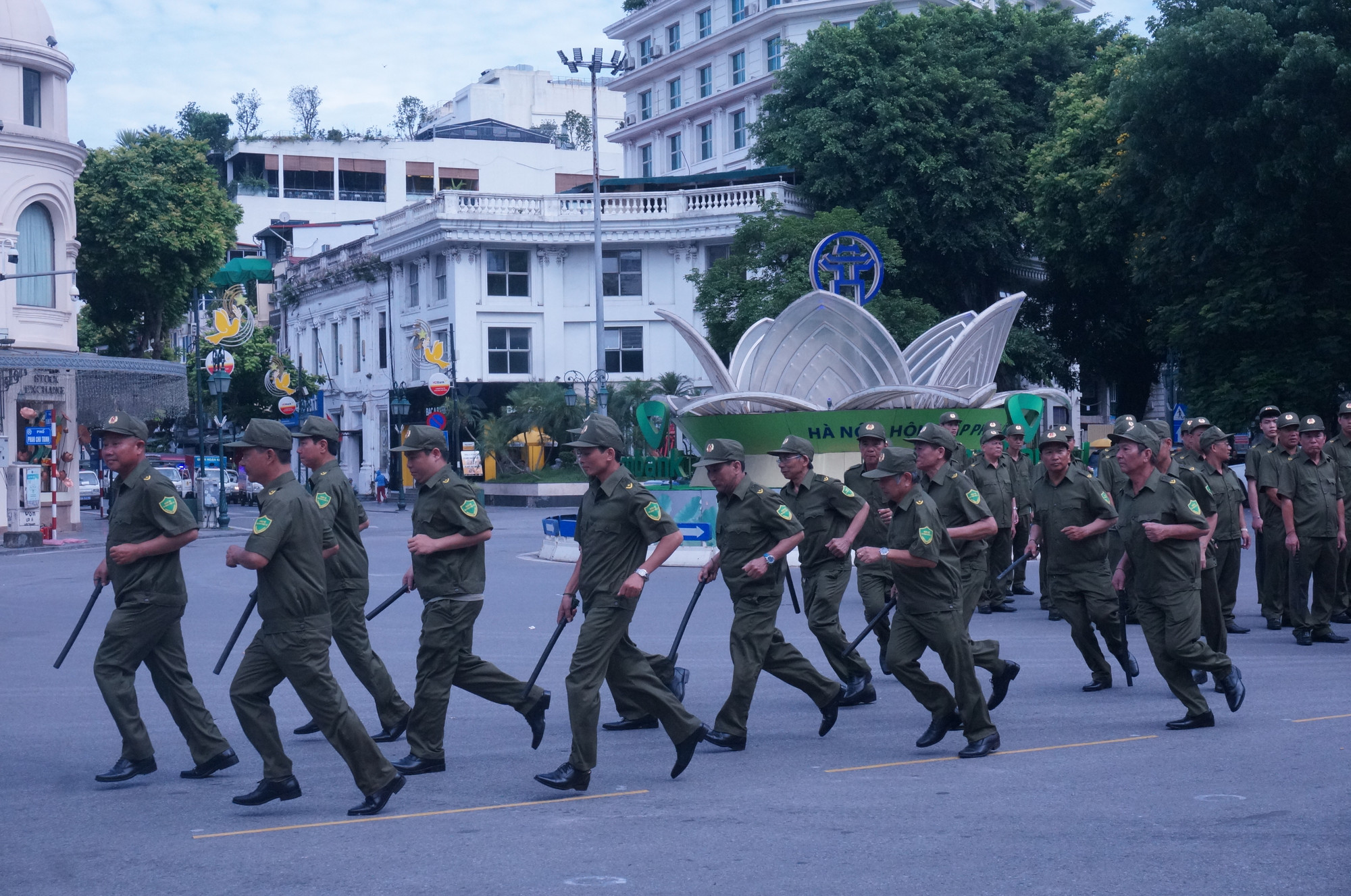 Diễu hành biểu dương lực lượng.