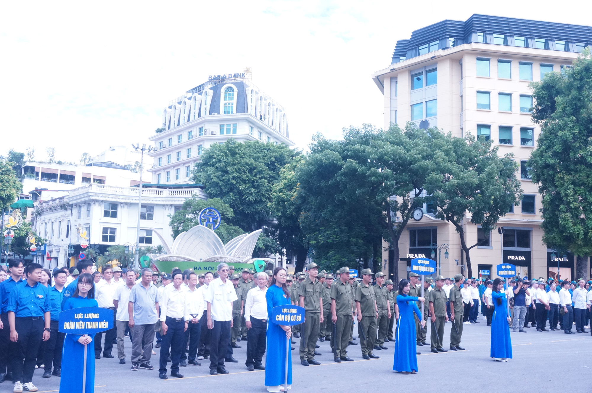 Lực lượng tham gia bảo vệ an ninh trật tự tại Hà Nội sẵn sàng làm nhiệm vụ.